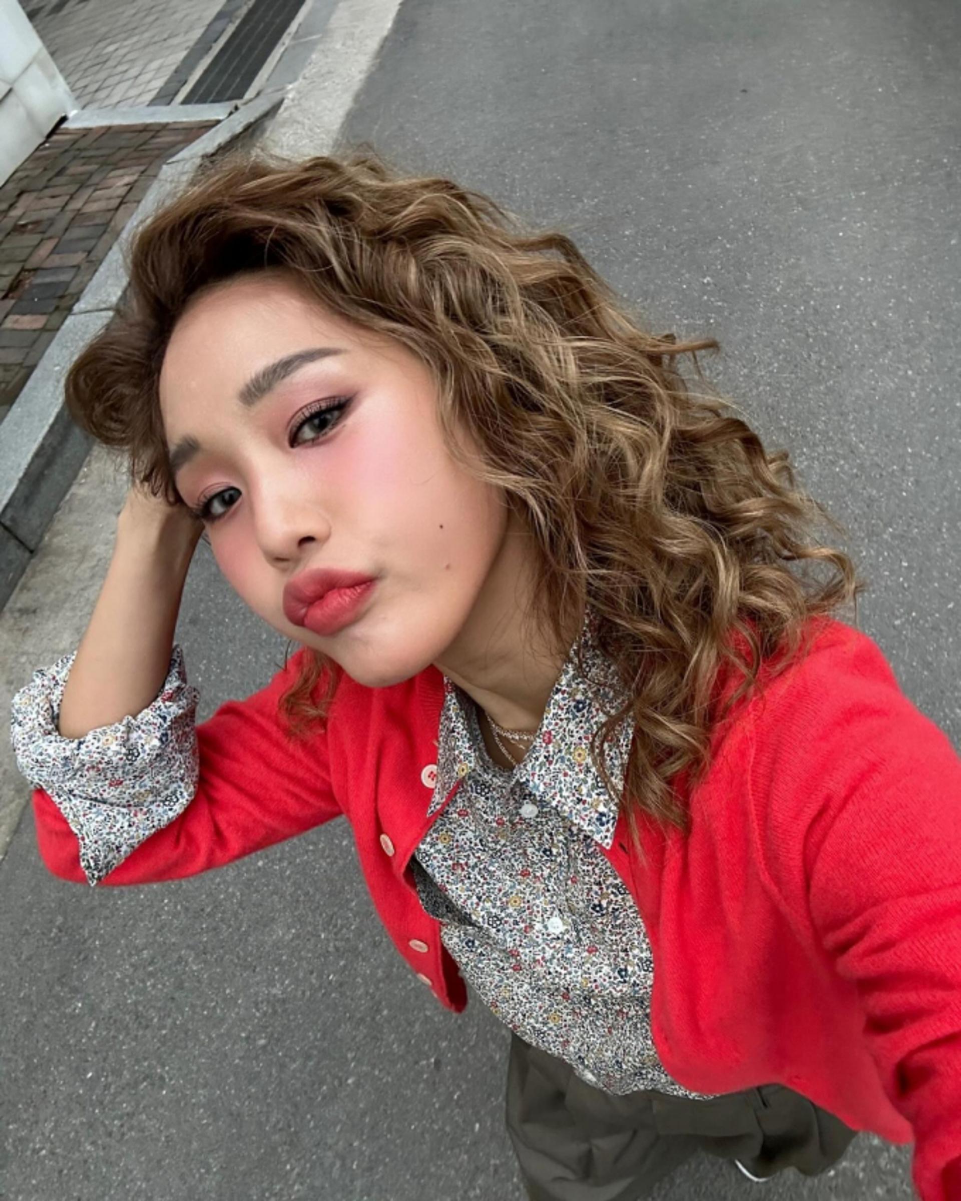 "헤메코 다 찰떡"…오마이걸 미미, 뽀글뽀글 히피펌 변신