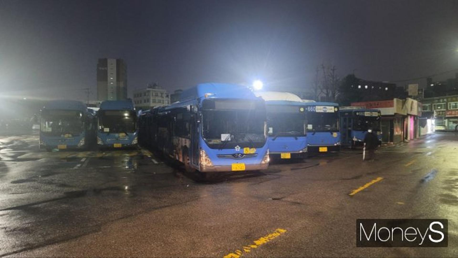"무료 셔틀버스· 지하철 1시간 연장"… 서울시, 비상수송대책 가동