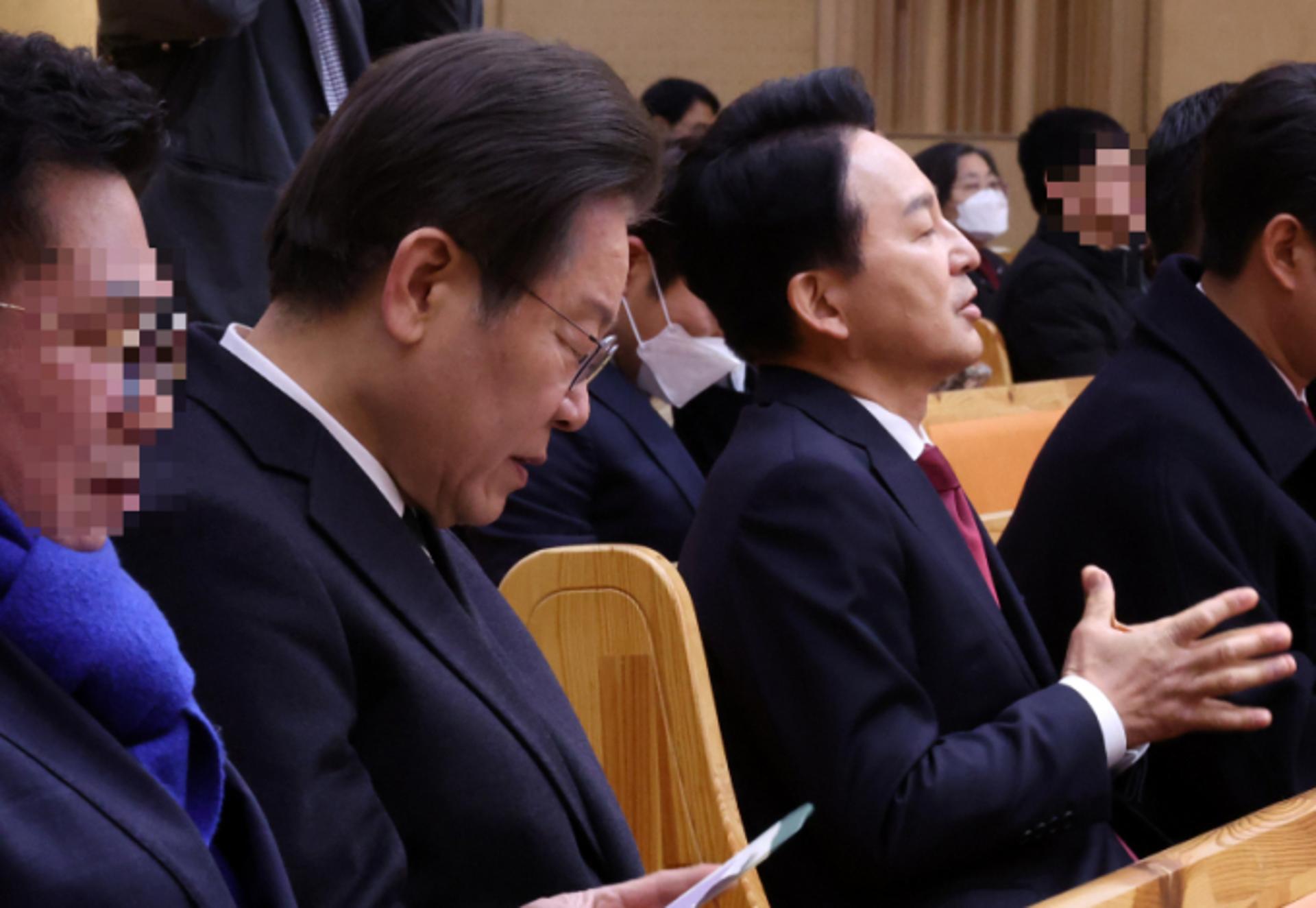 부활절 예배당서 마주친 이재명과 원희룡… 분위기는 냉랭