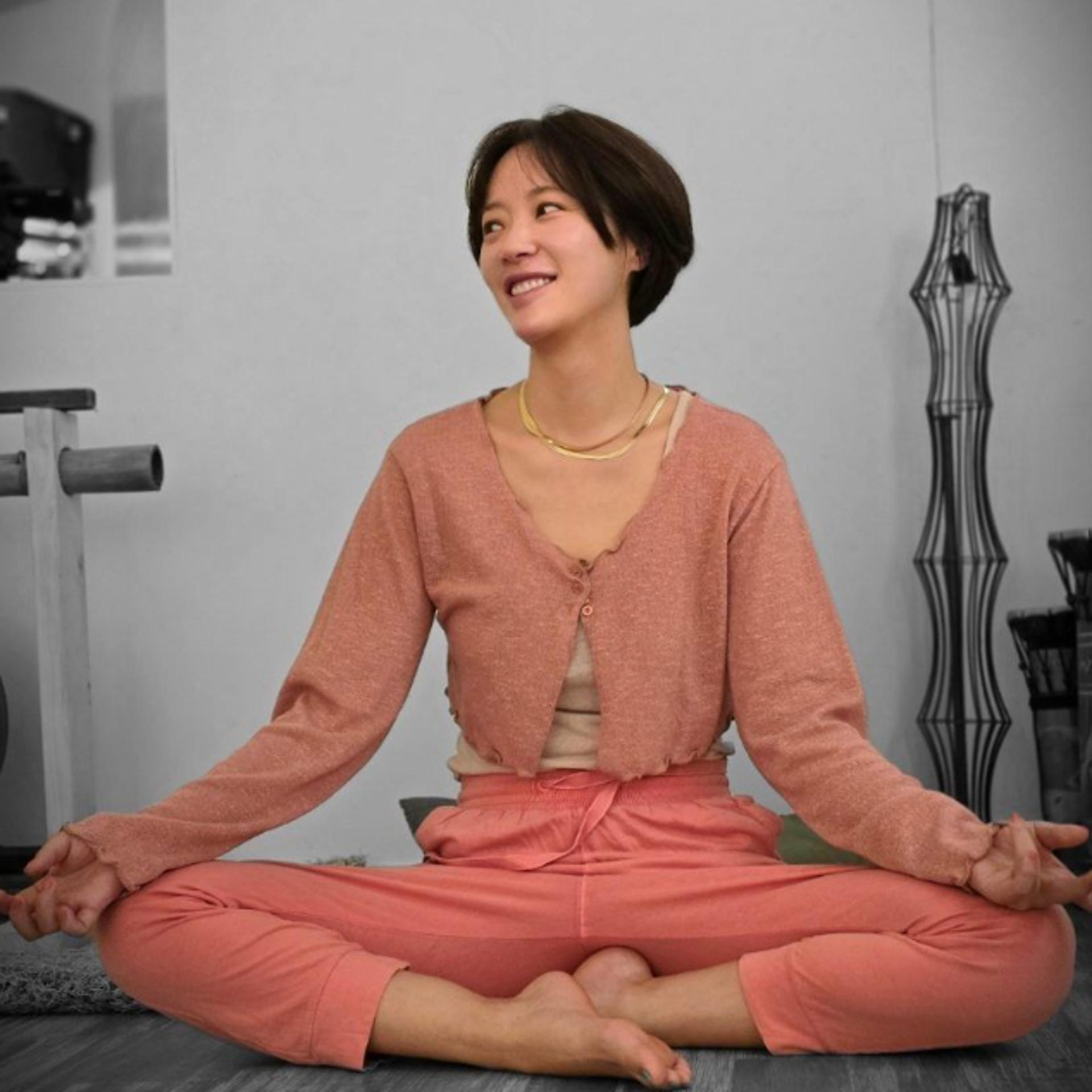 '이혼 소송' 황정음 명상 시작… "내게 일어난 모든 일은 가상현실"