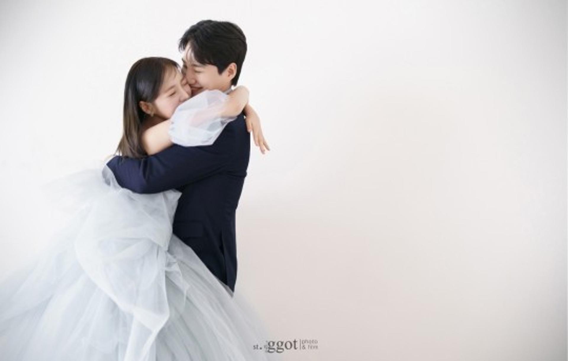 '5월 결혼' 김기리·문지인… 웨딩화보 공개 '핑크빛'