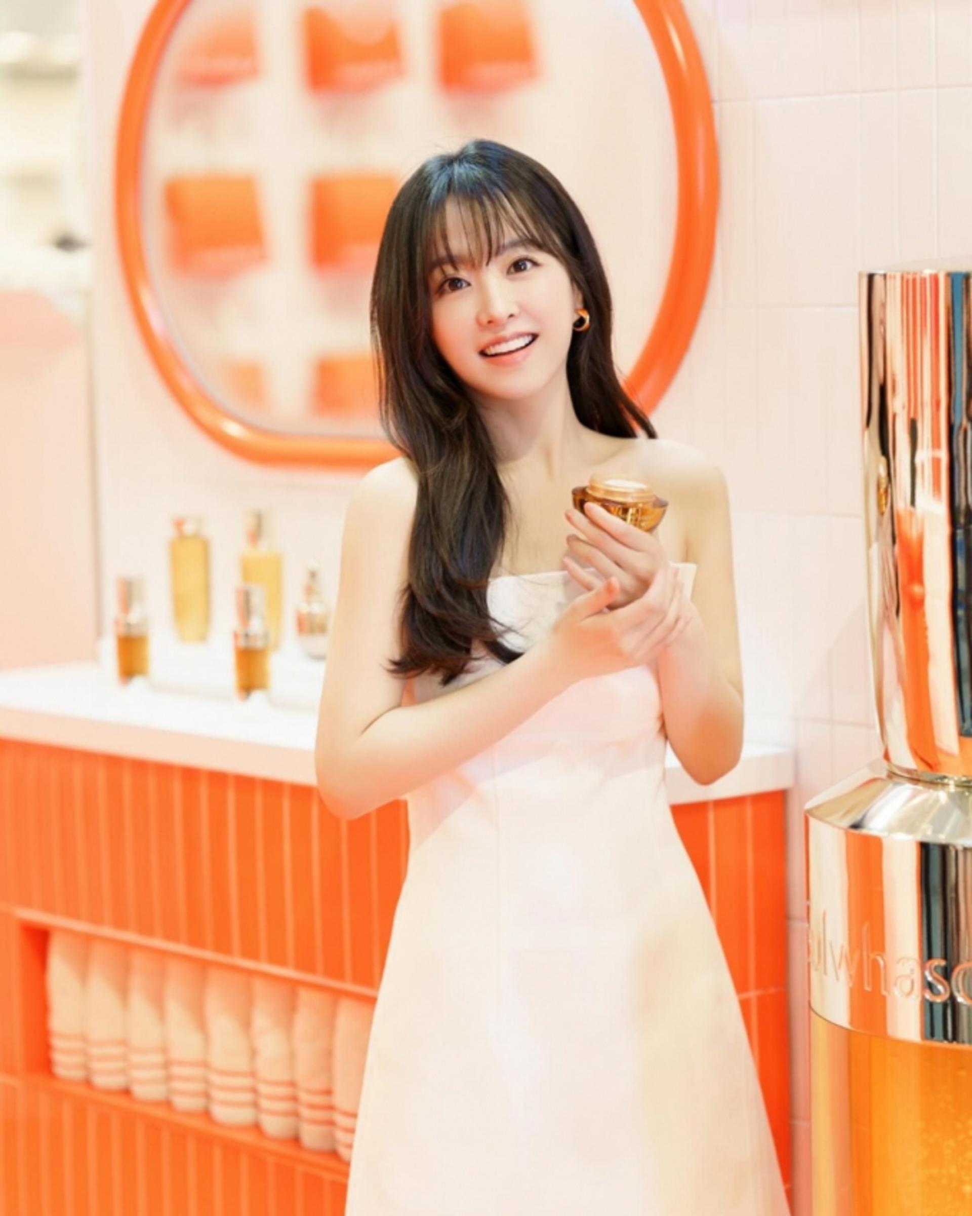 "날개는 어디에?"…박보영, 흰 원피스 입고 천상계 미모