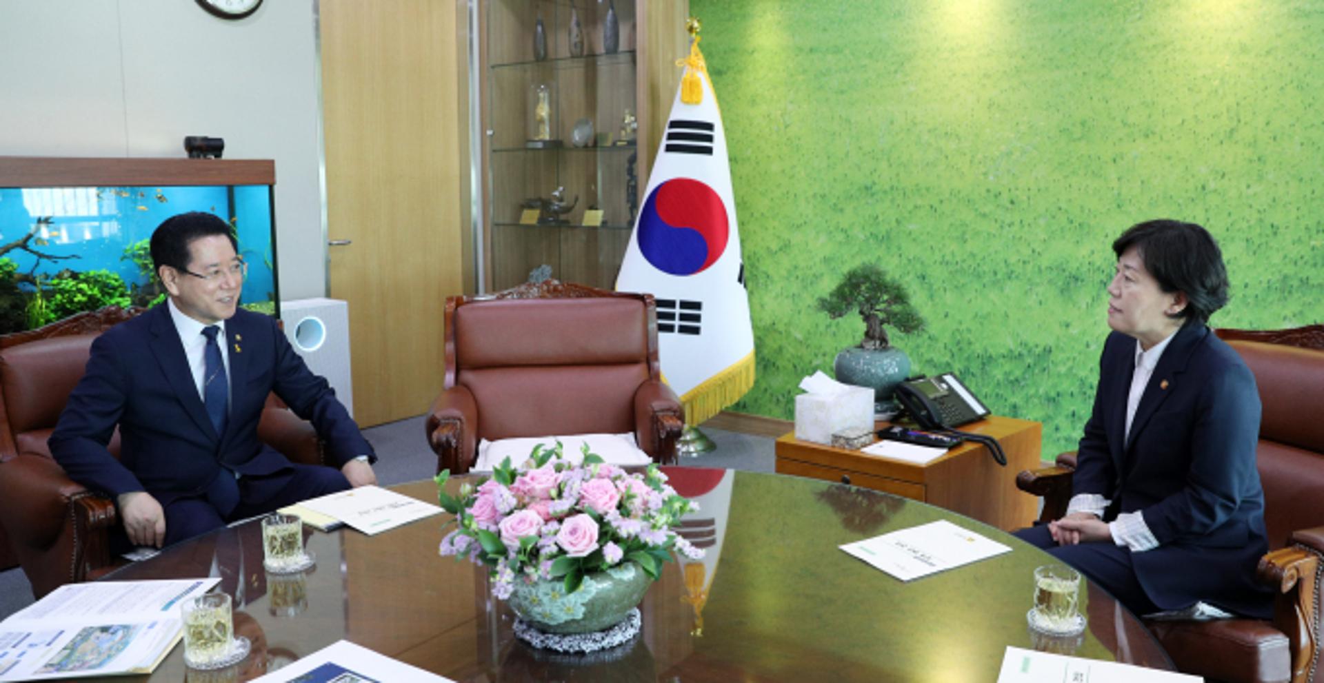 김영록 지사, 농식품부에 '첨단 농축산업 융복합지구' 건의