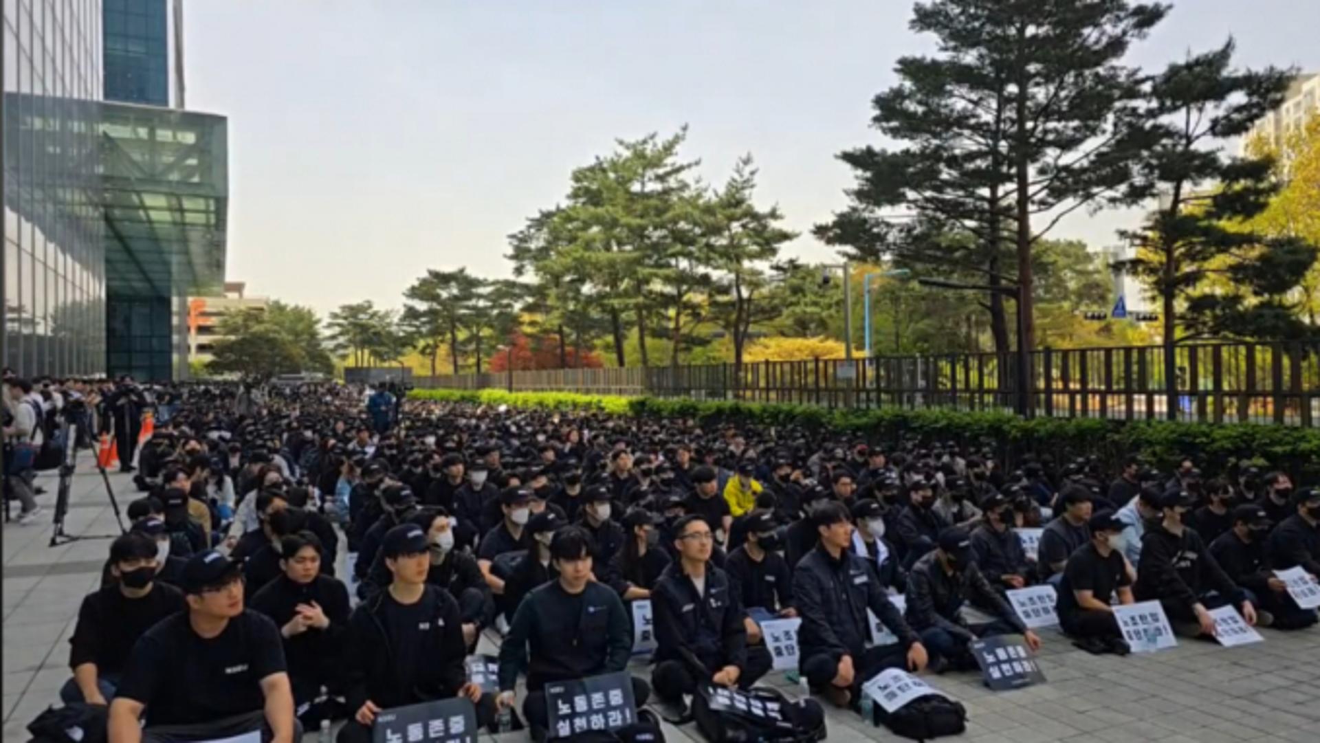 삼성전자 노조, 창사 이래 첫 단체 행동… "탄압 중단하라"