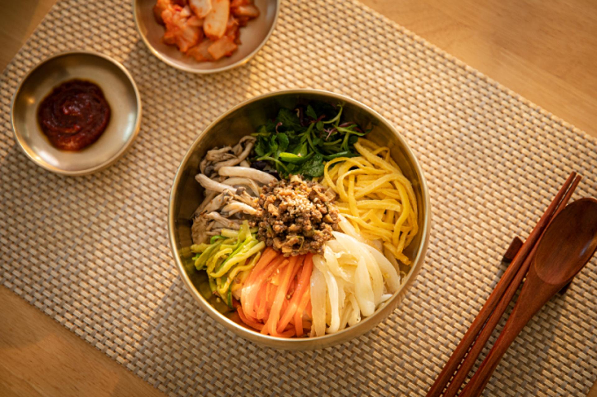 "평양비빔밥, 꼭 맛보시라"… 북한판 'K-푸드' 홍보 들어가나?