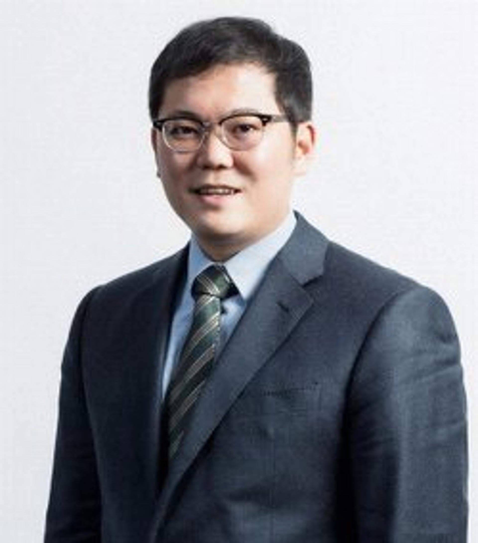 지휘봉 다시 잡은 '교원家 장남'… 제2도약 위한 묘수는?
