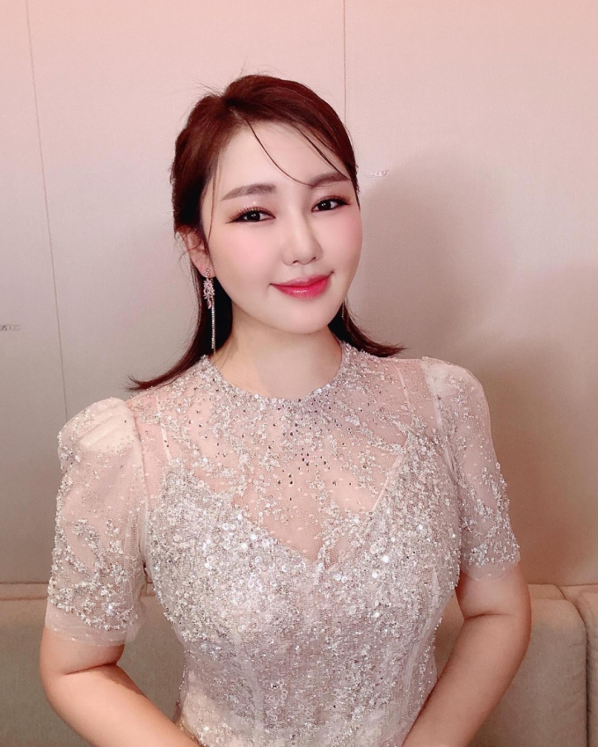 송가인, 우아 청순한 드레스룩…"여신 강림이어라"