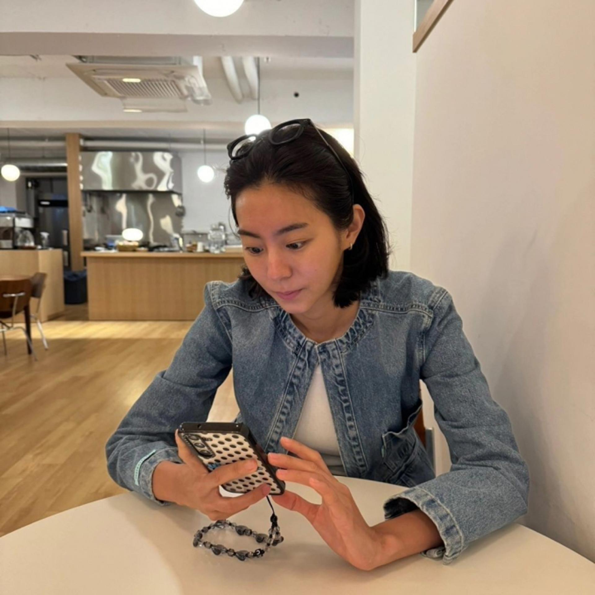 유이, 심플한 매력! 청청패션의 정석