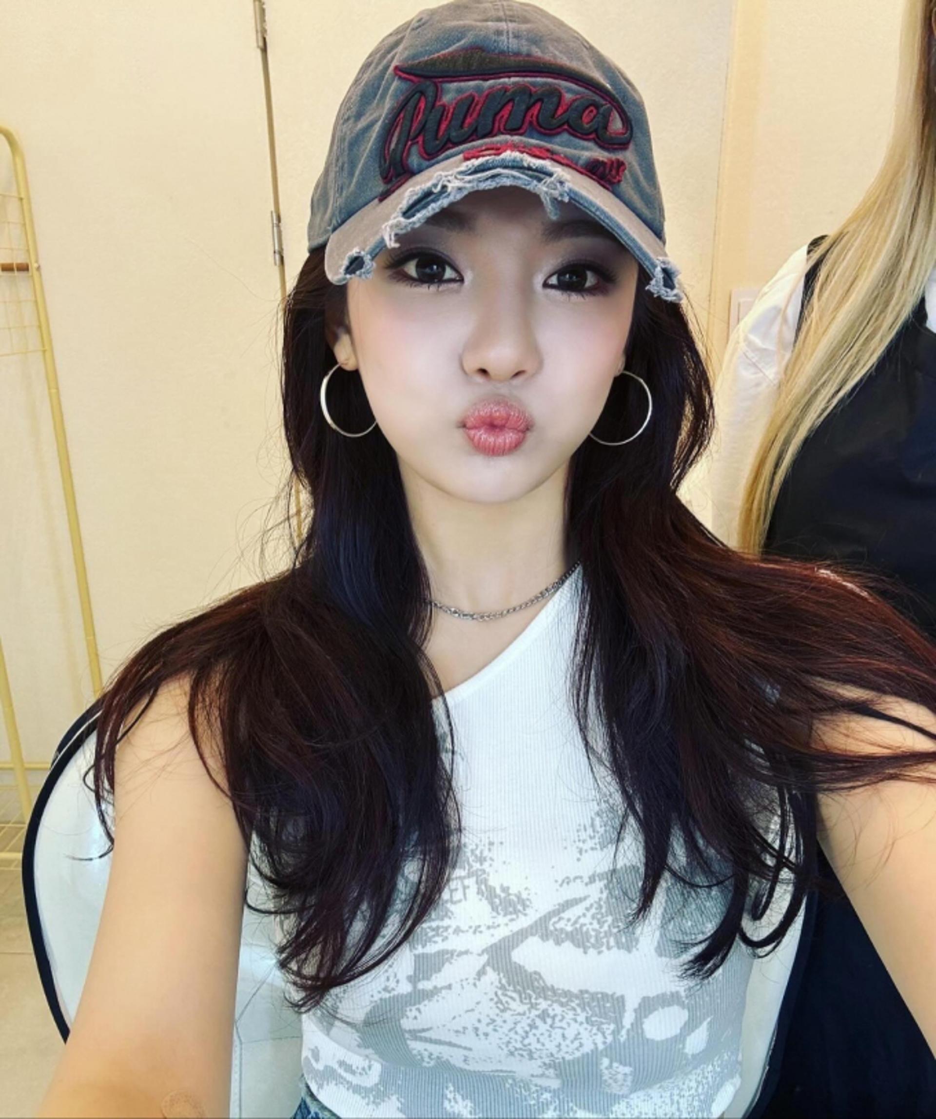 "리틀 이효리!"…에스파 닝닝, 빈티지 캡 모자+링 귀걸이까지 완벽
