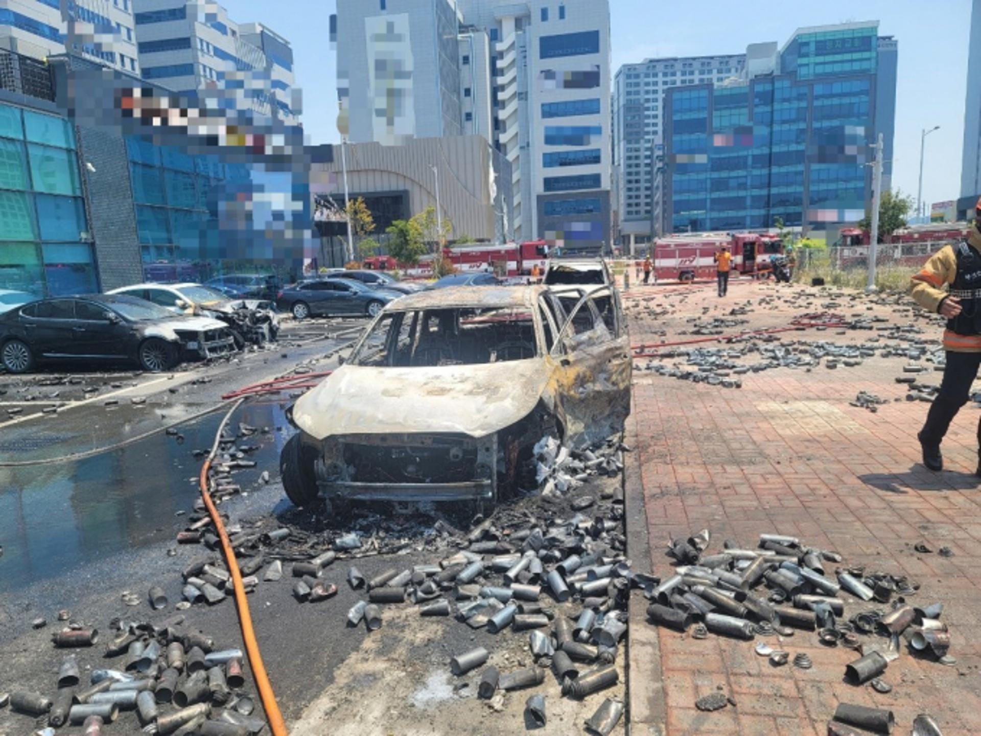 "펑! 펑! 펑"… 부산 마트서 부탄가스 연쇄 폭발 '아수라장'