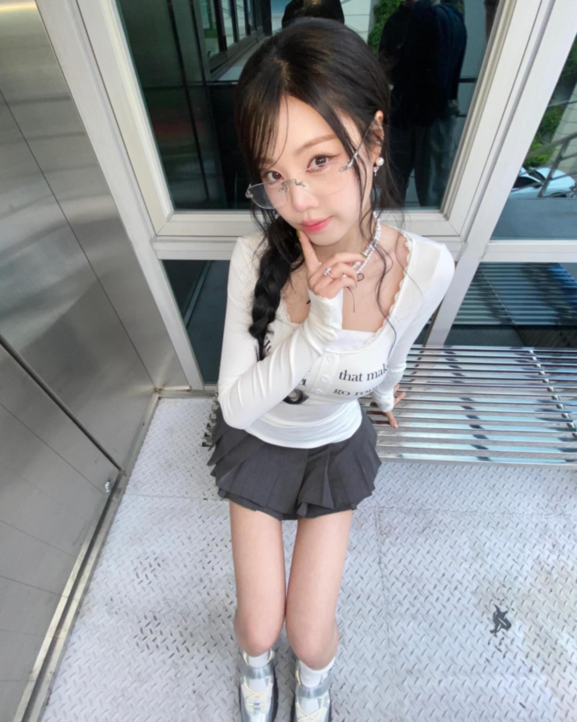 수진, 긱시크 매력 더한 걸리시룩