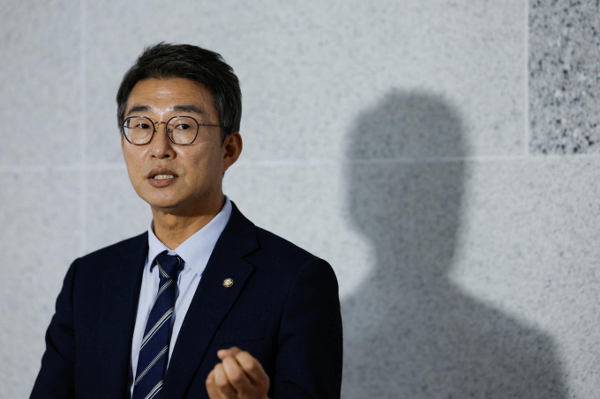 민주당, 김 여사 특검법 당론 재추진… 주가 조작·명품백 초점