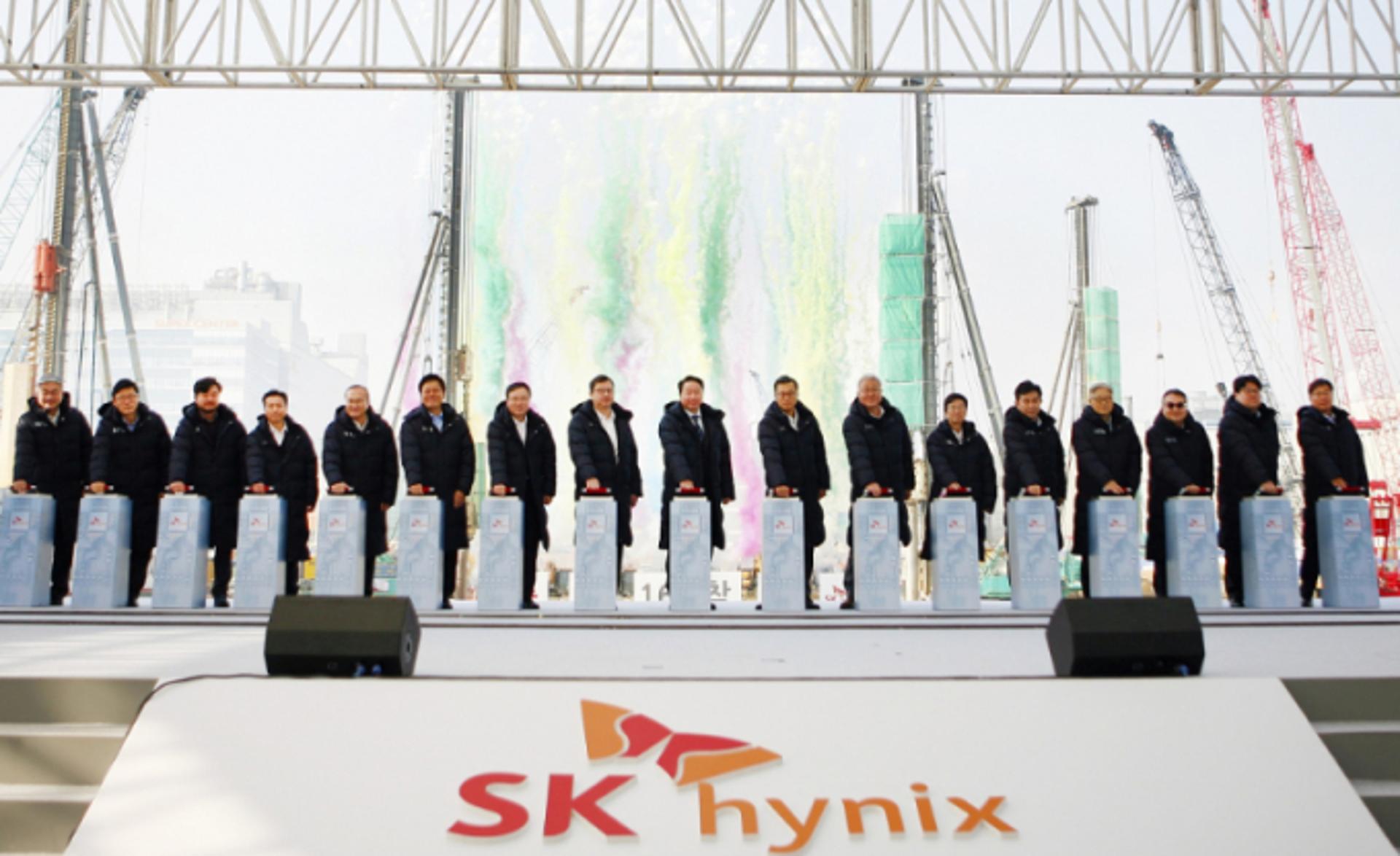 [특징주] SK하이닉스, 23만원 터치… 52주 신고가
