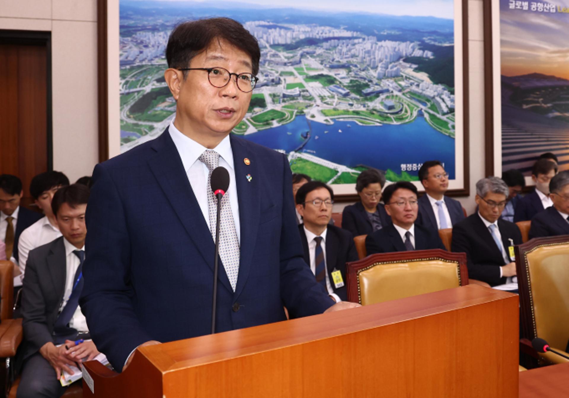 '덜렁덜렁 전세계약' 발언 논란에 고개 숙인 박상우 장관