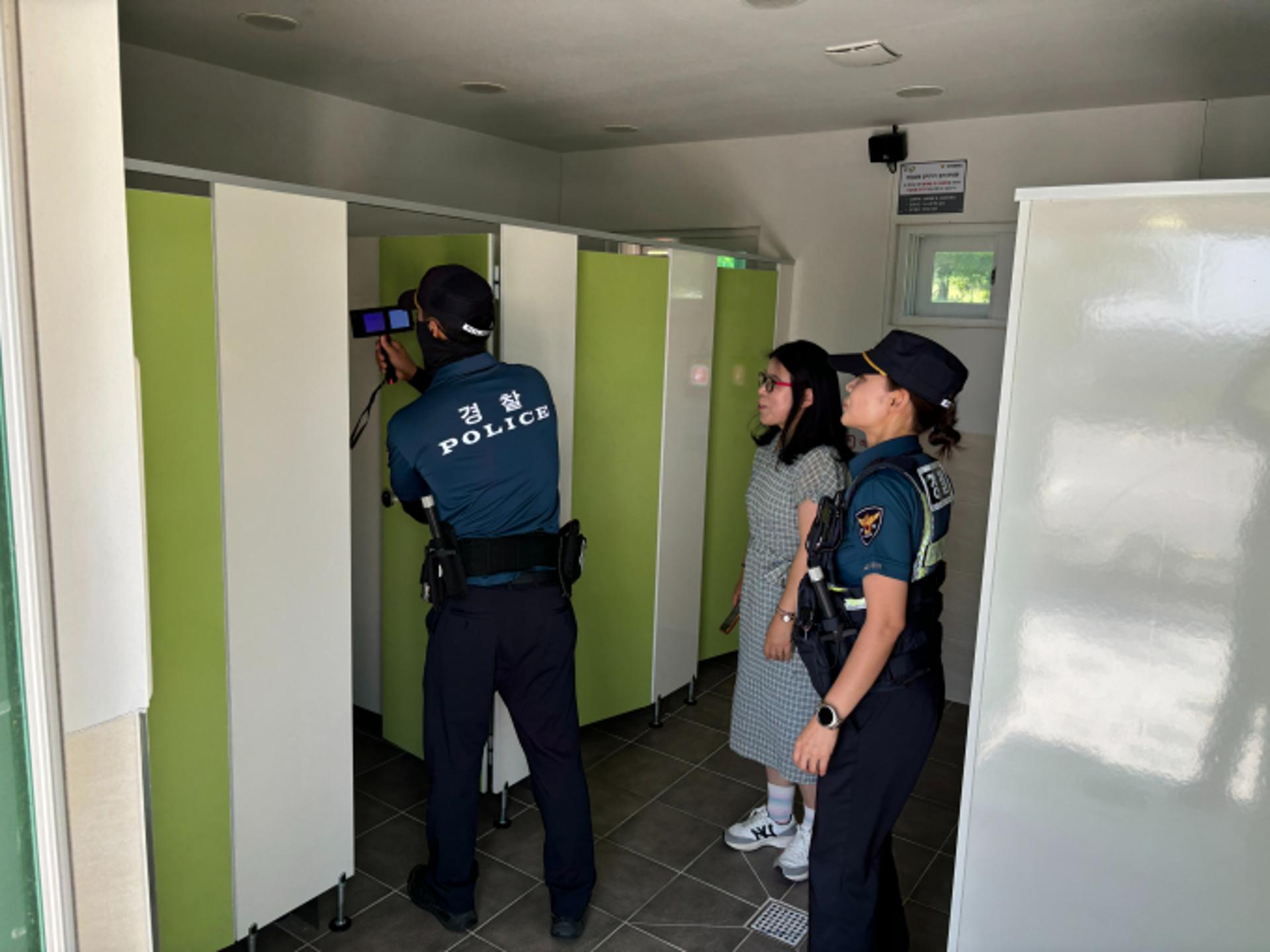 軍신병교육대 女화장실에 몰카 설치한 간부… 警, 수사 착수