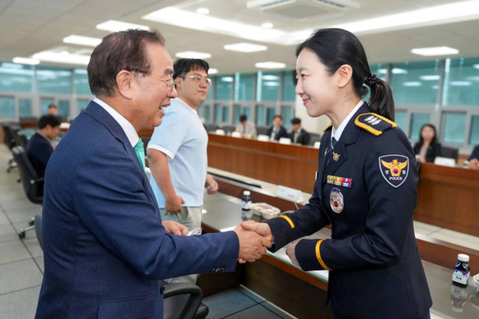 하윤수 부산교육감, 폭력 근절 예방교육 직접 나선다