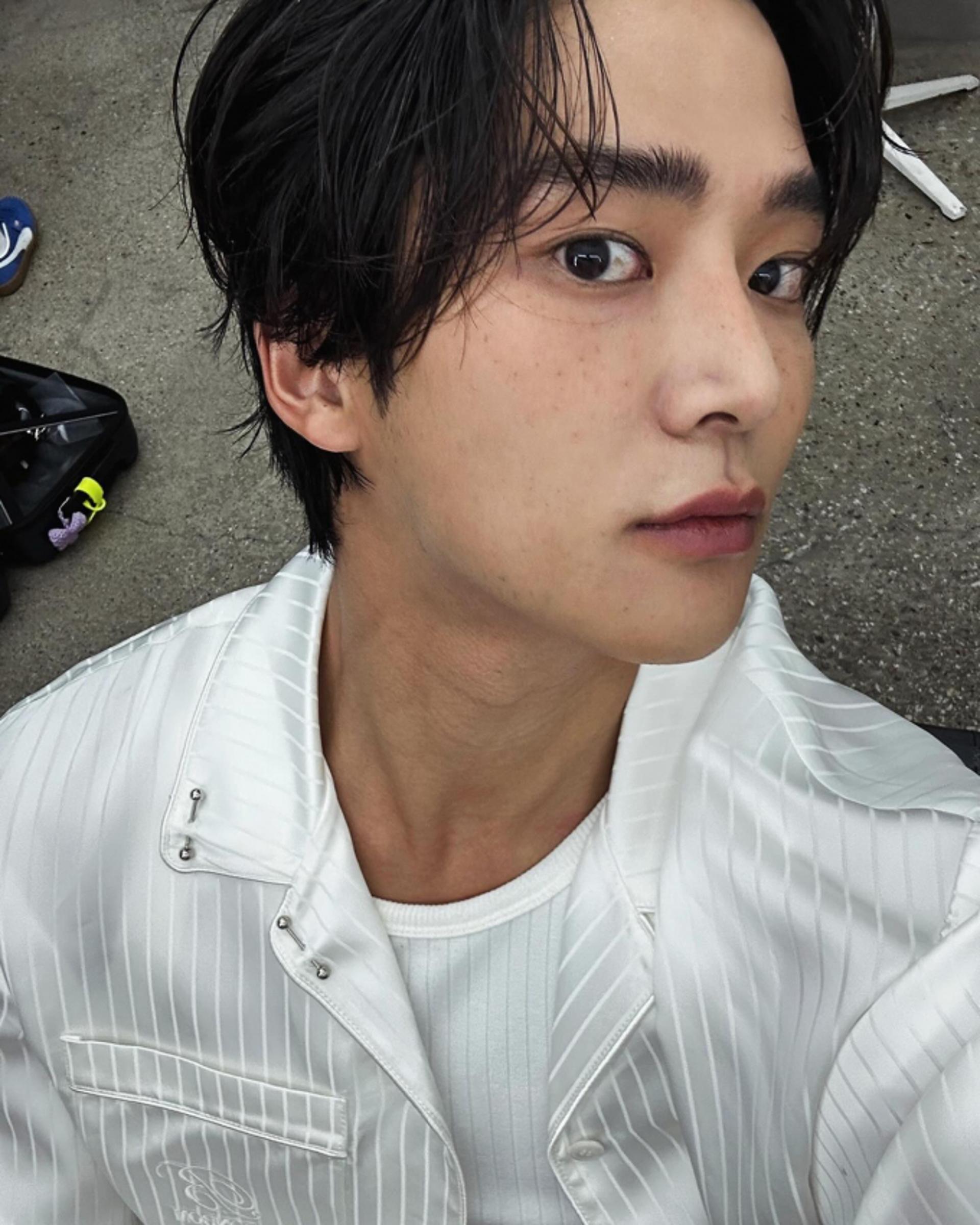 로운, 주근깨로 더해진 은근한 퇴폐미