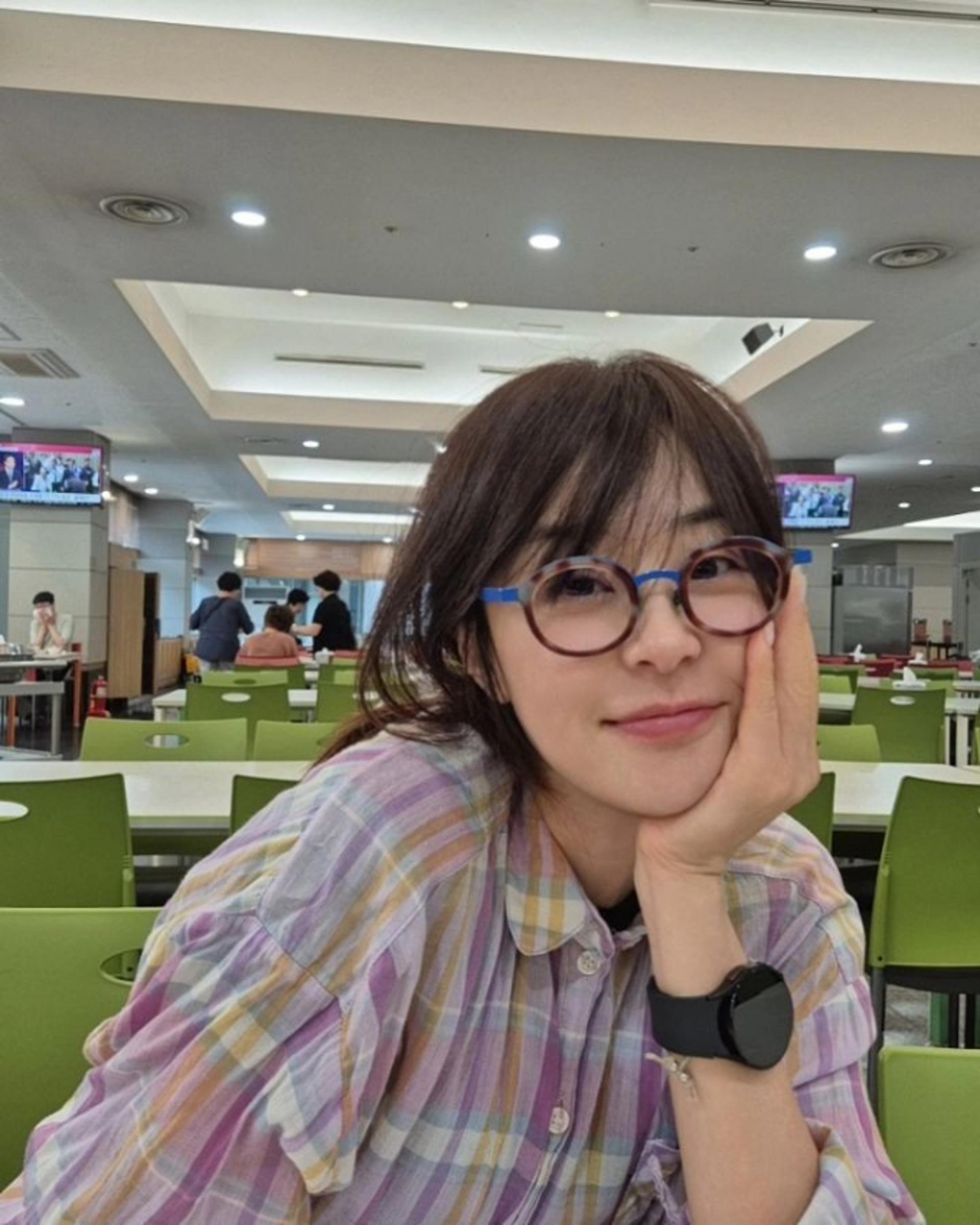 최강희, 뿔테 안경+체크 셔츠 어떤데?… "너드미 폭발"