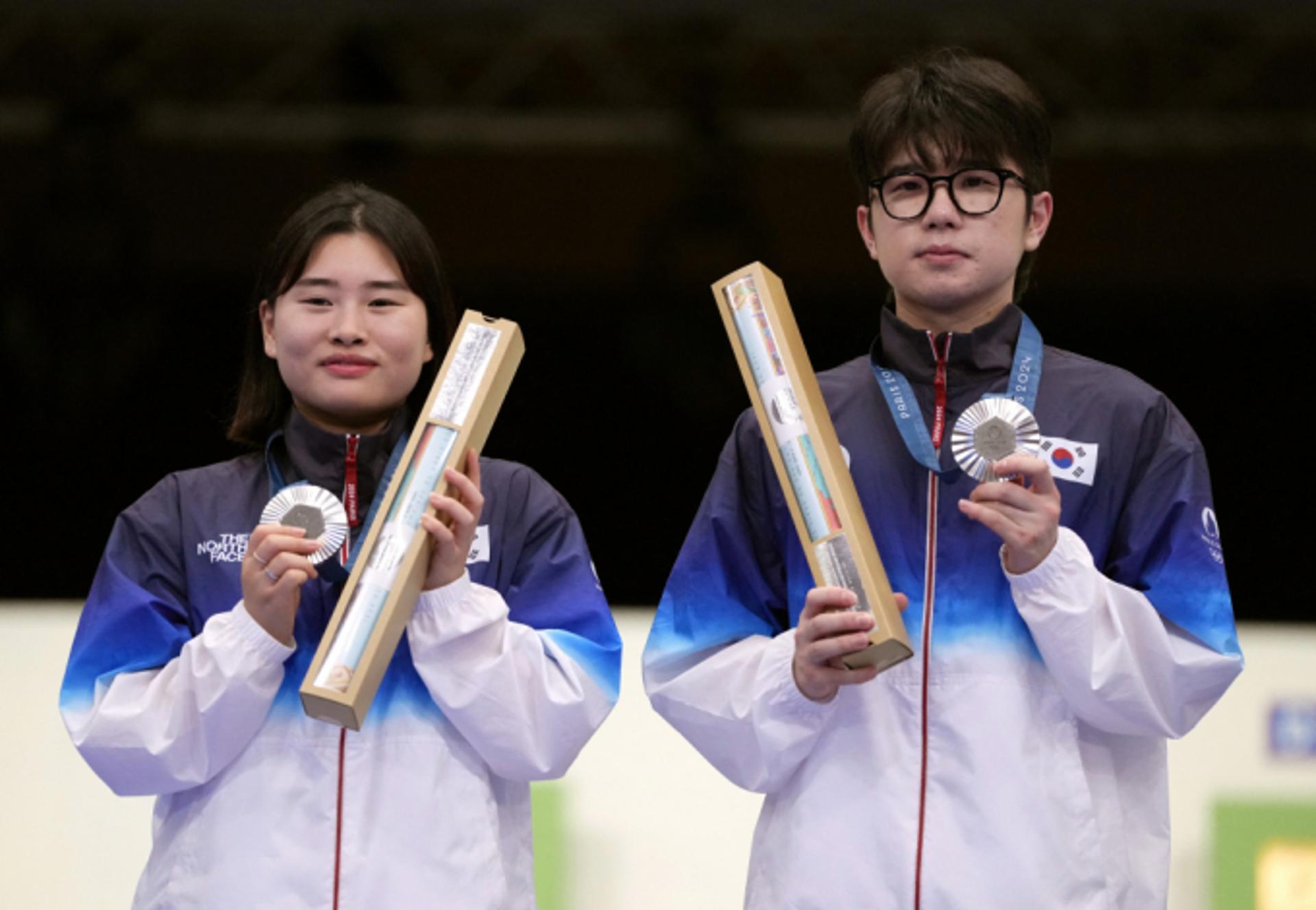 '박하준-금지현' 10m 공기소총 혼성銀… 韓선수단 첫 메달 수확
