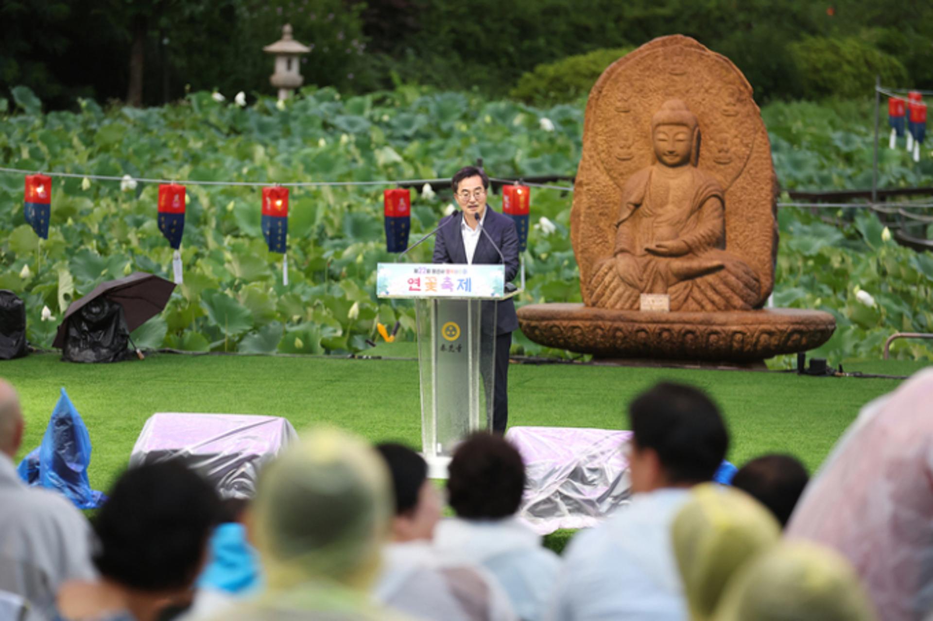 김동연 "봉선사 연꽃축제, 사회적 경제조직 첫 참여"