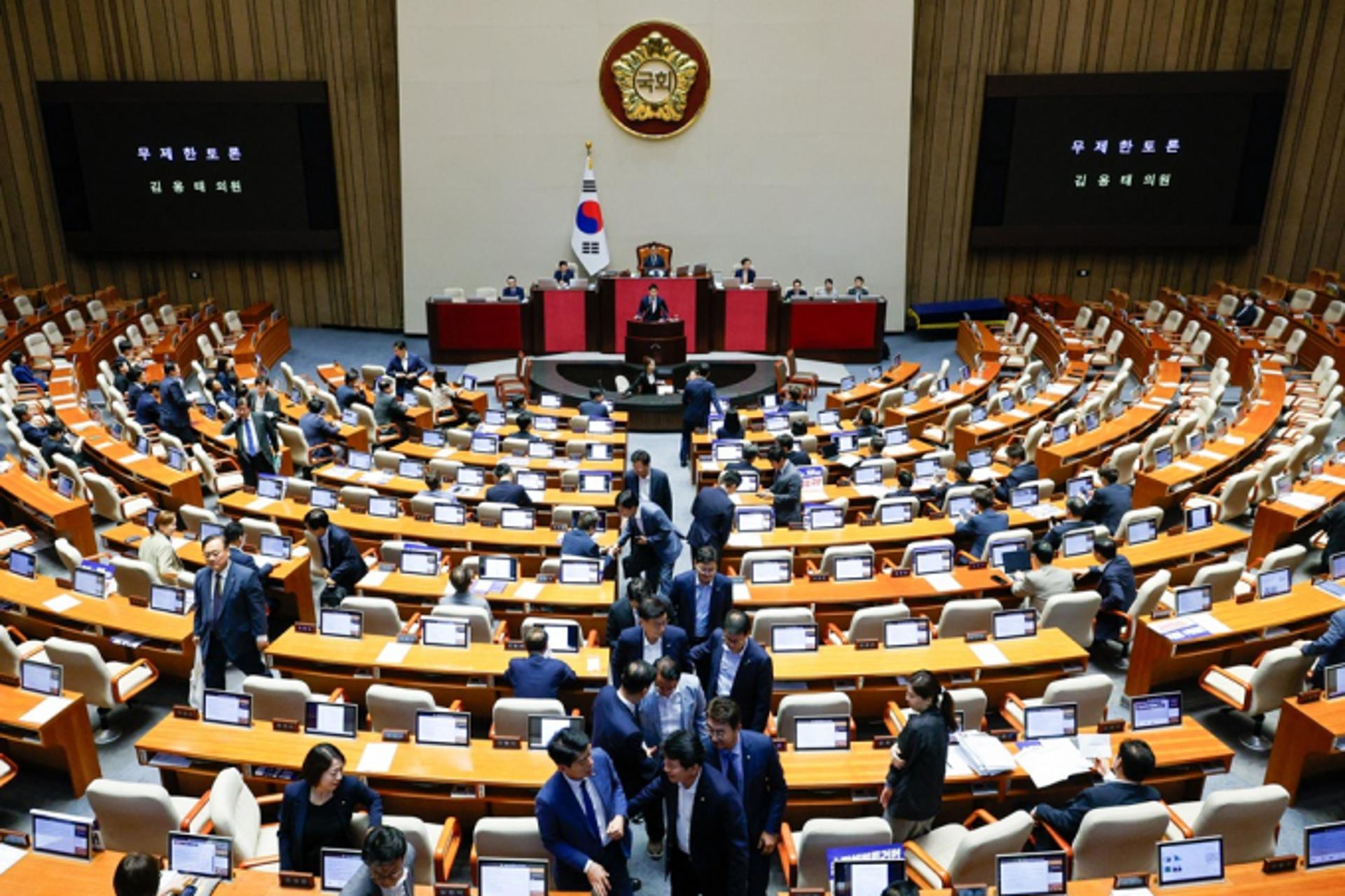 '방송4법' 필리버스터 6일째… 野, 오늘 처리할 듯