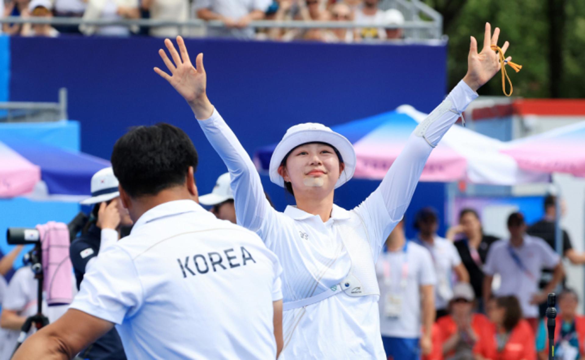 '무적 한국 양궁' 임시현, 남수현 꺾고 3관왕… 동반 금·은메달