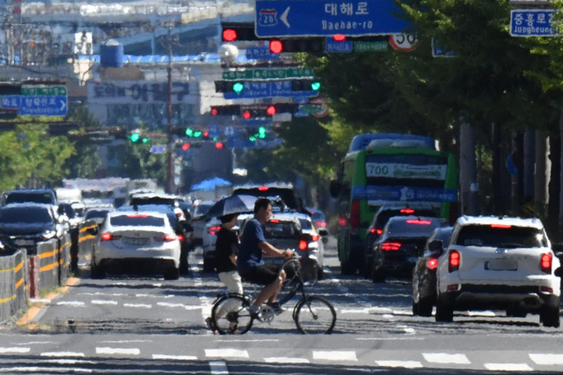 '찜통 더위' 피해자 급증… 누적 사망자 11명, 온열질환자도 늘어
