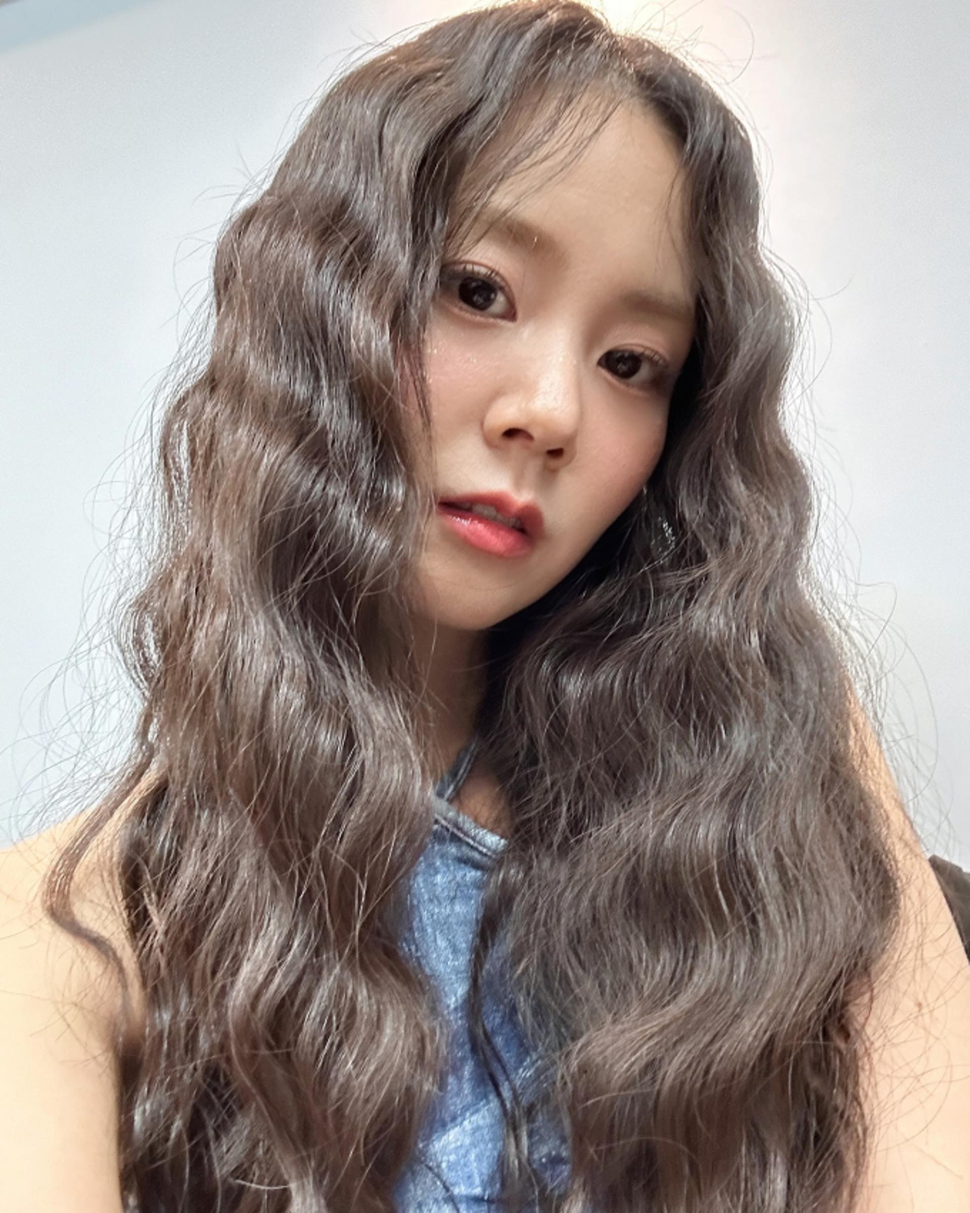 '30대 중반' 카라 한승연, 탐스러운 물결펌…요정과 여신 사이 그 어디쯤