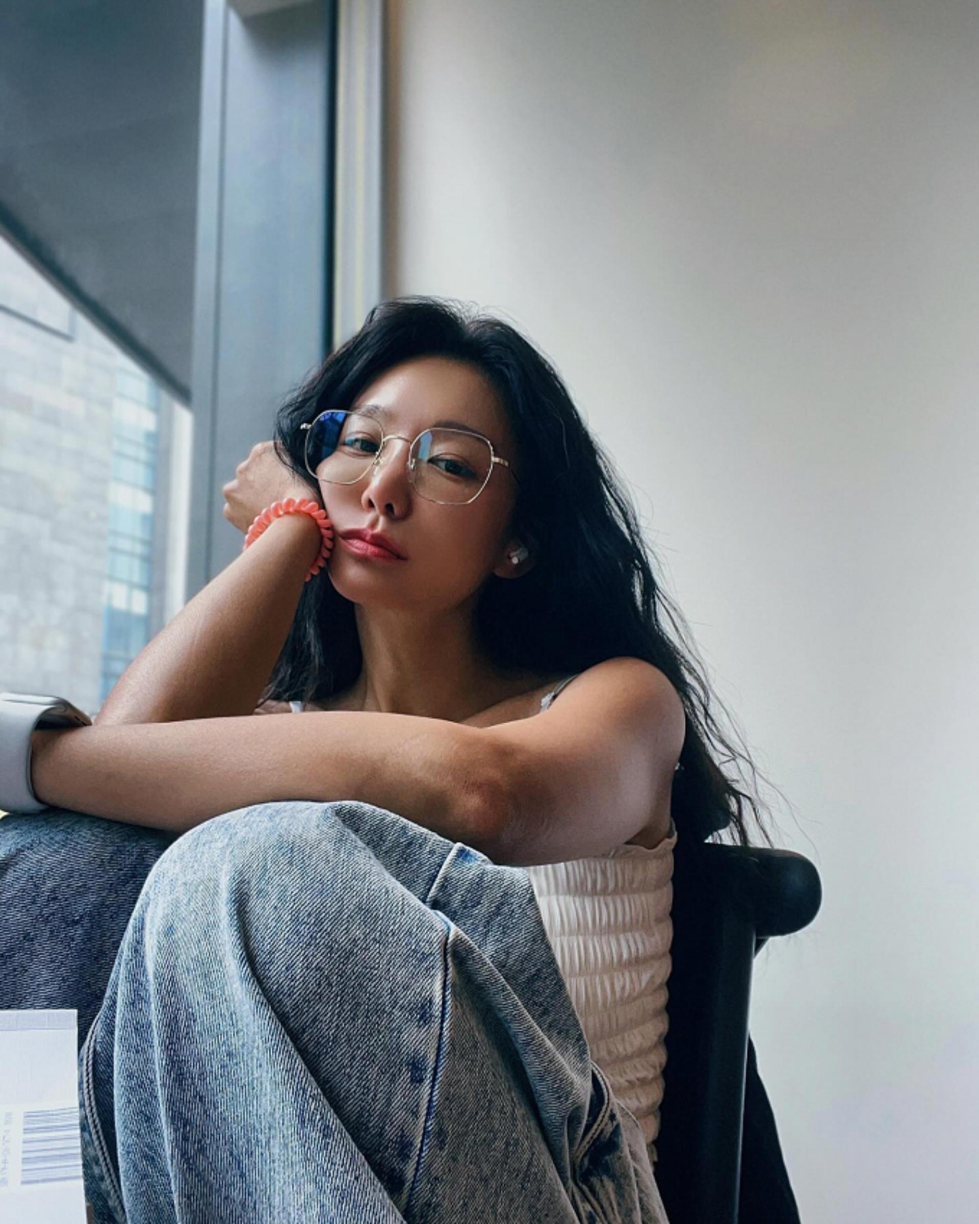'김지철♥' 신소율, 히피펌 변신…자유분방한 매력 발산