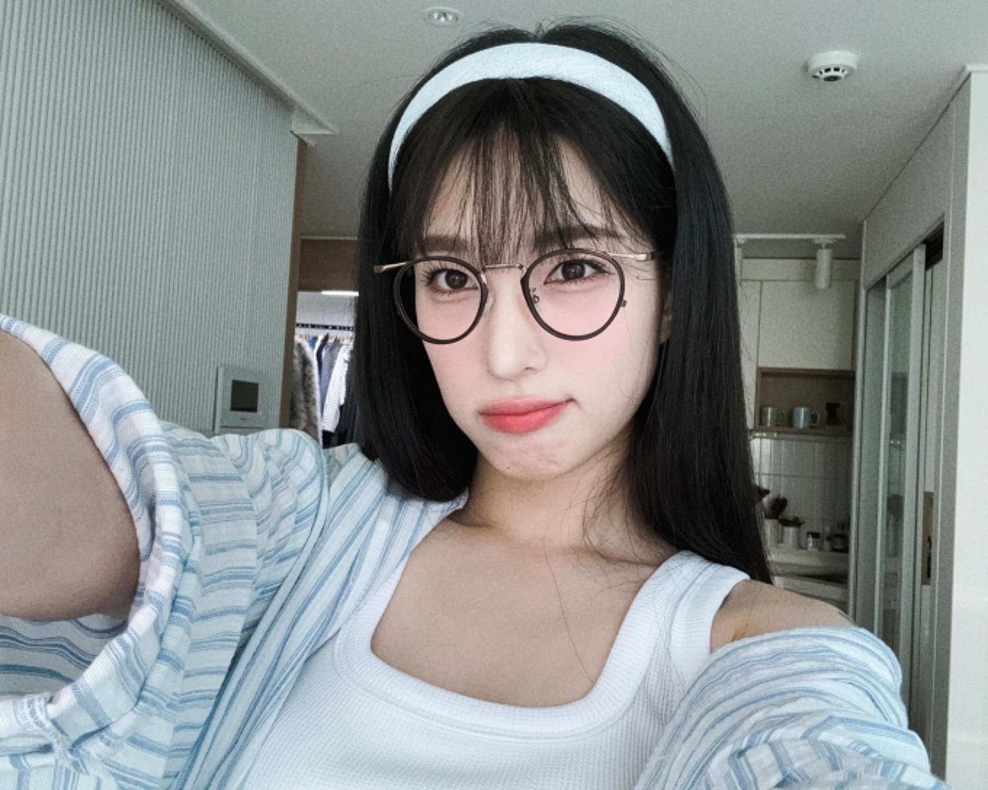 '최민환 이혼' 율희, 청량미 넘치는 블루 앤 화이트 룩