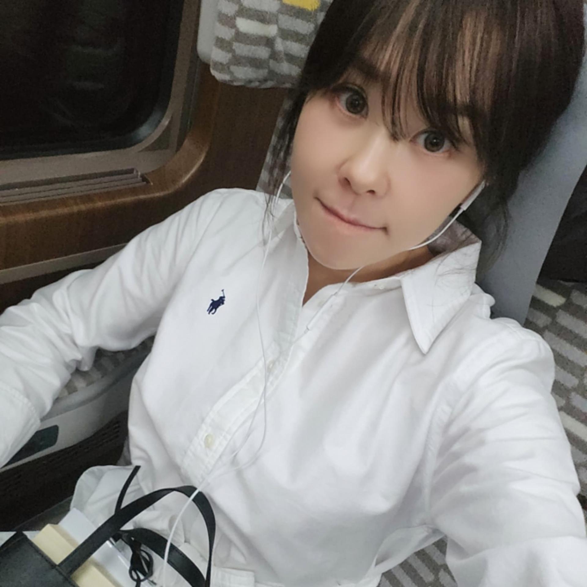최강희, 청순한 화이트 셔츠 드레스 룩… 40대 아닌 20대 비주얼