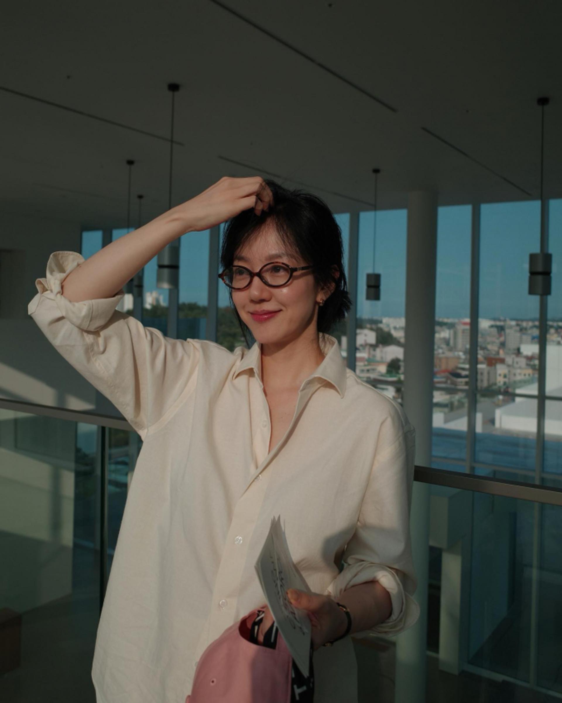 '45세' 임수정, 민낯+느슨한 캐주얼 차림…'독보적인 청초미'