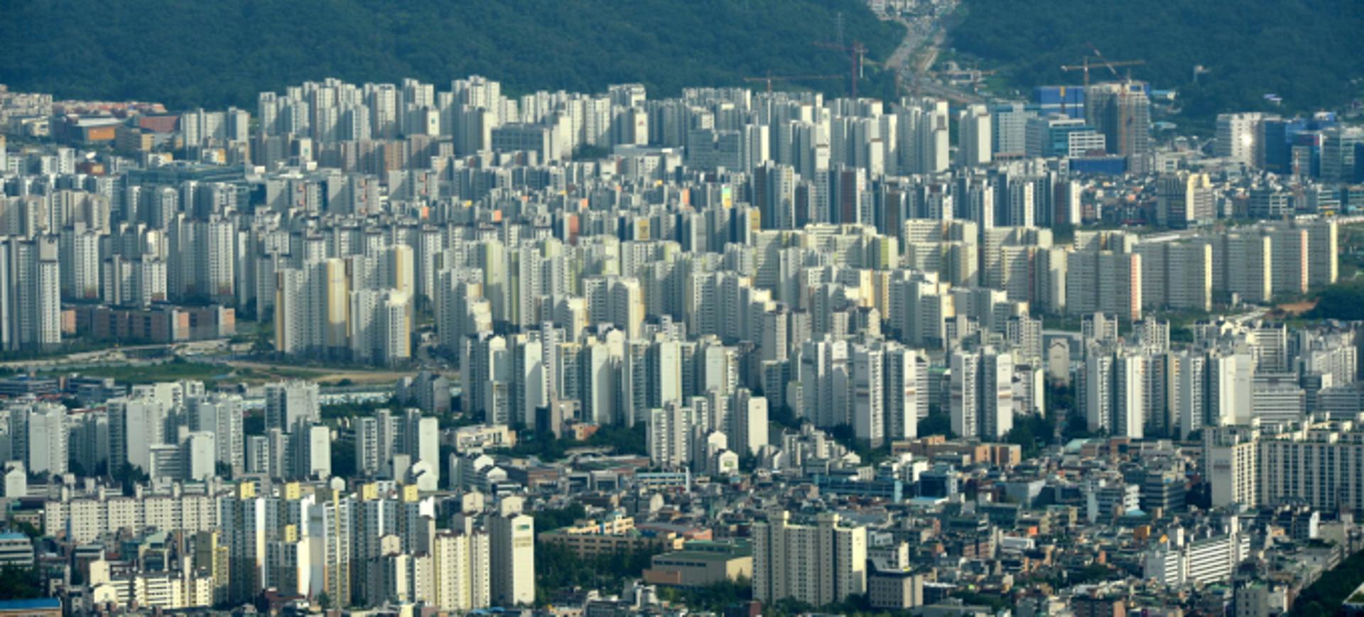서울 아파트값 10주 연속 올랐다… 상승률 0.01%