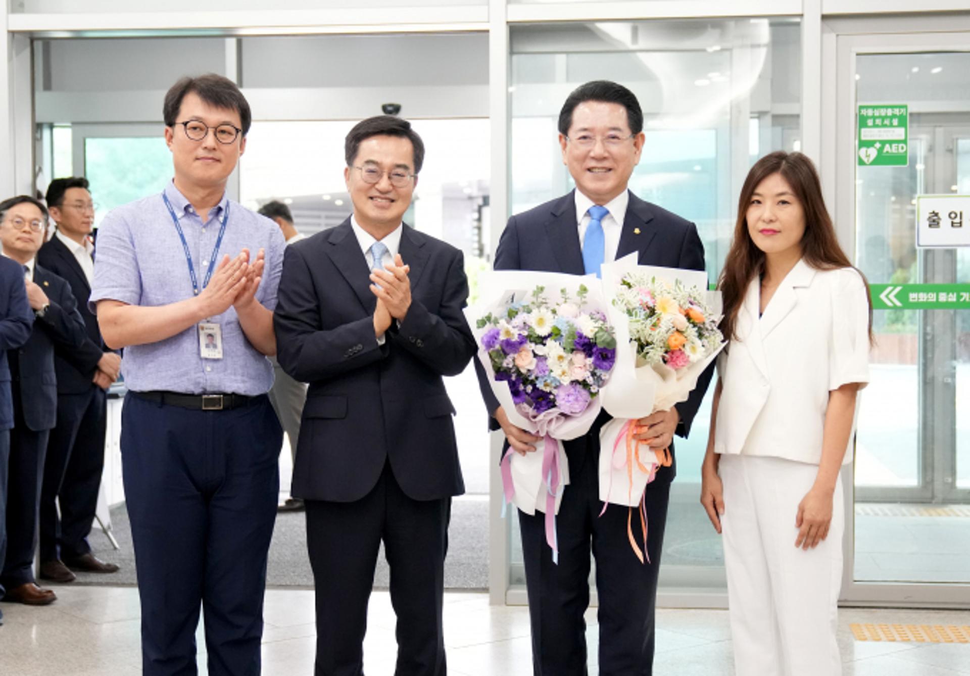 김영록 전남도지사, '1일 명예 경기도지사' 됐다
