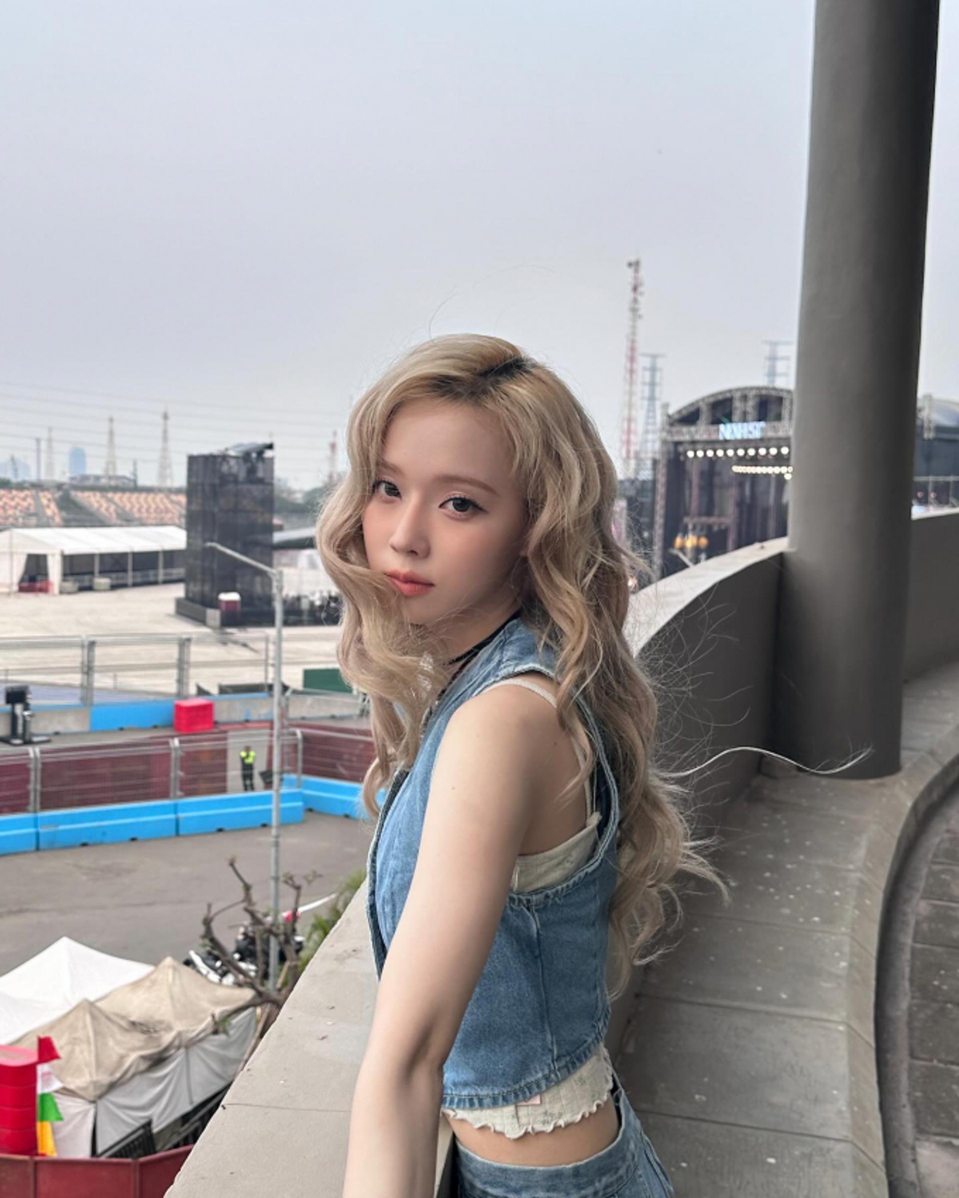 에스파 윈터, 여리여리한 몸매의 청청 요정