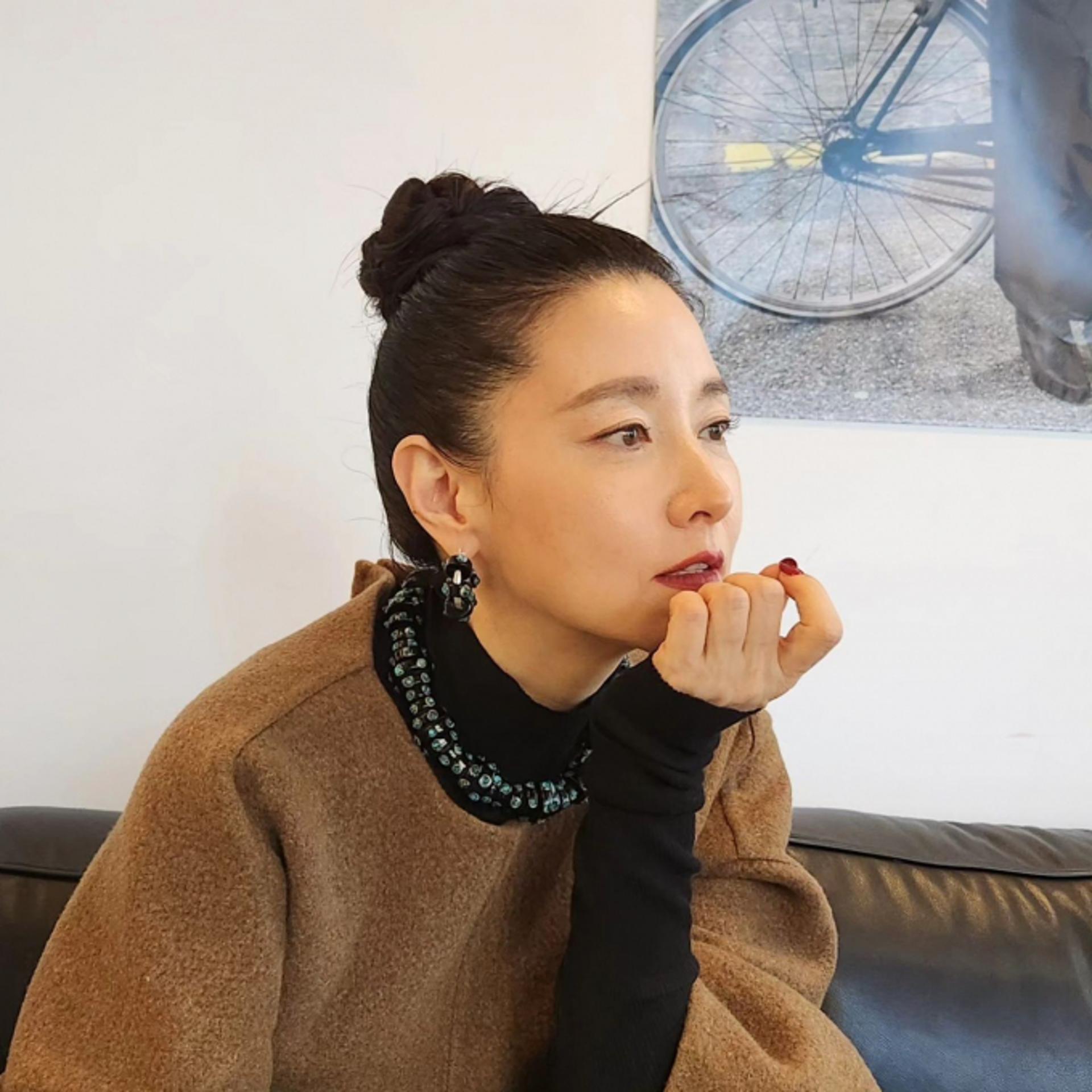 이영애, 올백 머리 공개…50대에도 처짐 없이 완벽한 얼굴 윤곽