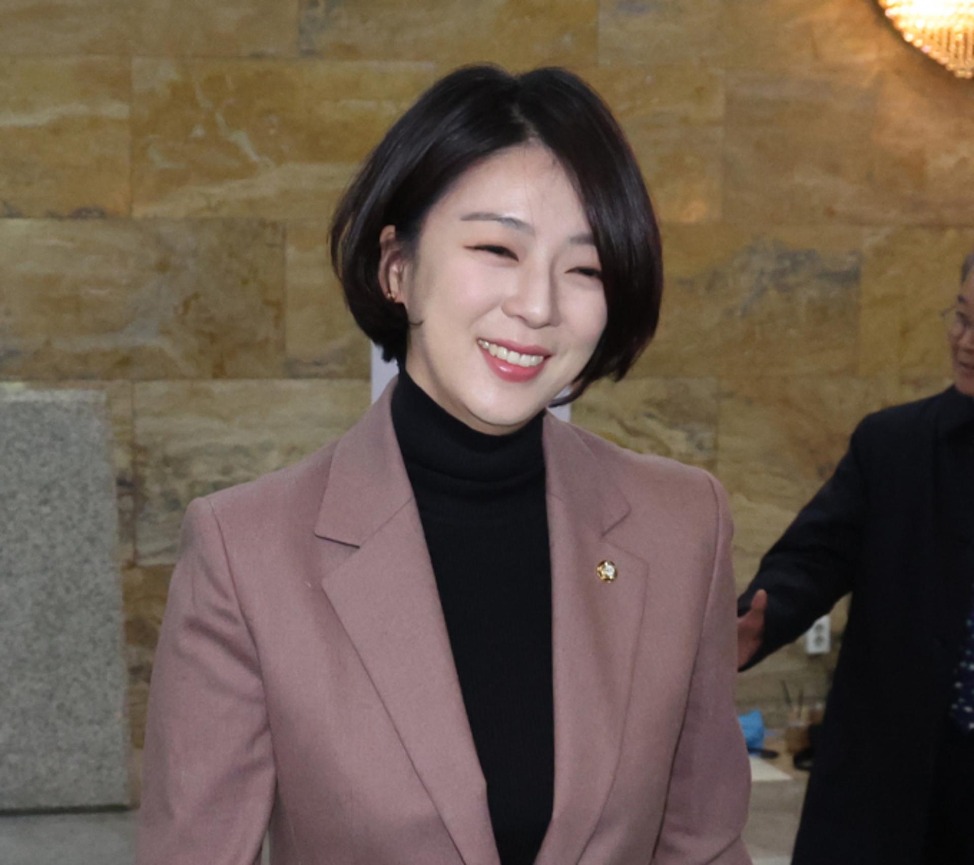"배현진과 약혼한 사이"… 50대 스토킹 남성 징역 1년6개월