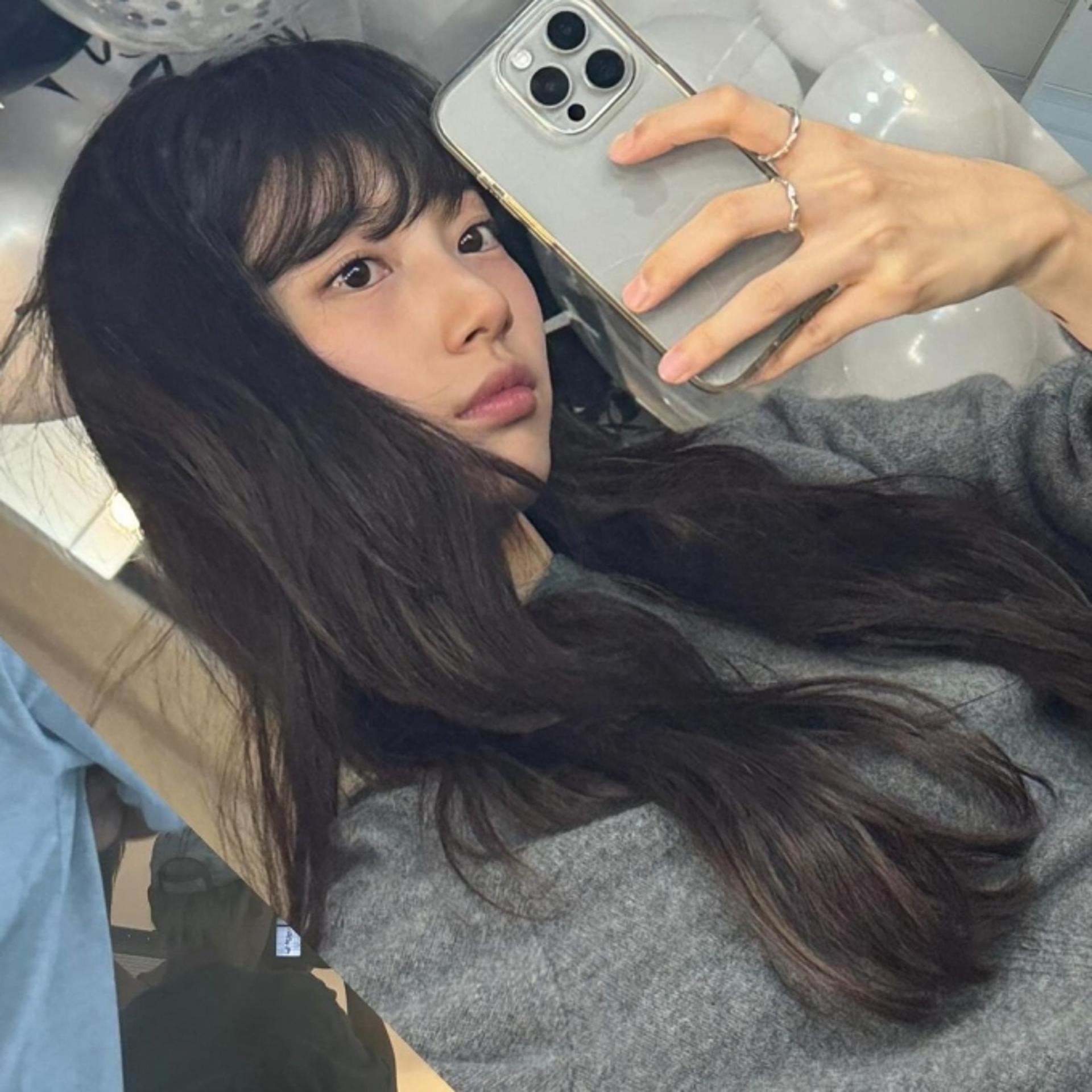 수지, 거울 셀카 한 장에 꽉 찬 가을 무드