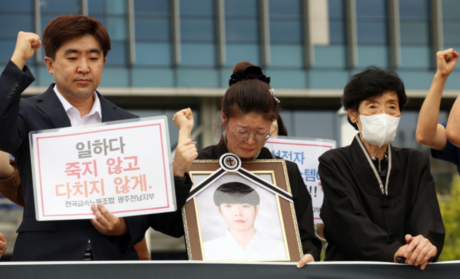 "아들에게 사과하라"… 숨진 에어컨 설치기사 어머니, 진상규명 촉구
