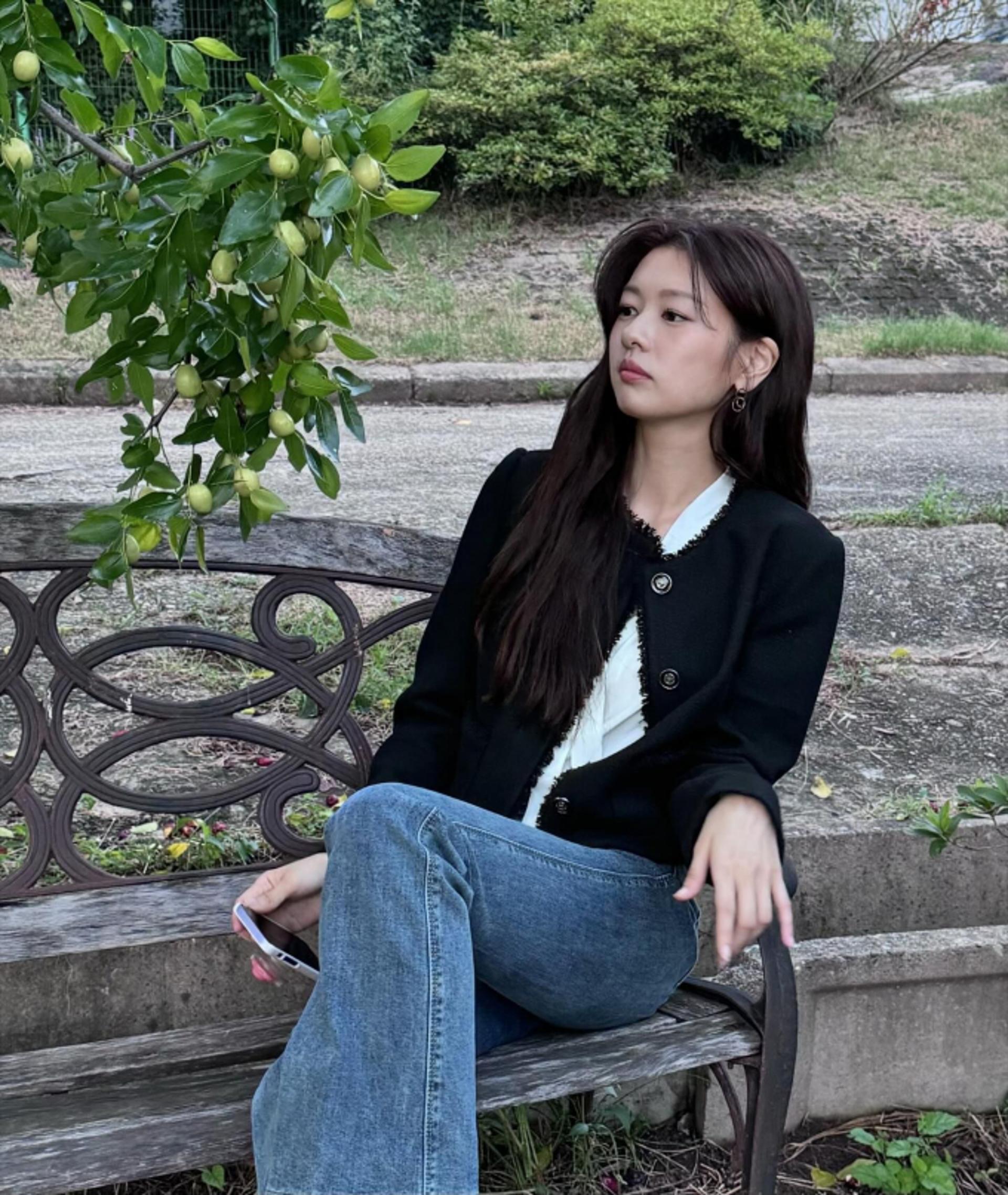 정소민, 트위드 재킷+청바지…가을 분위기 여신