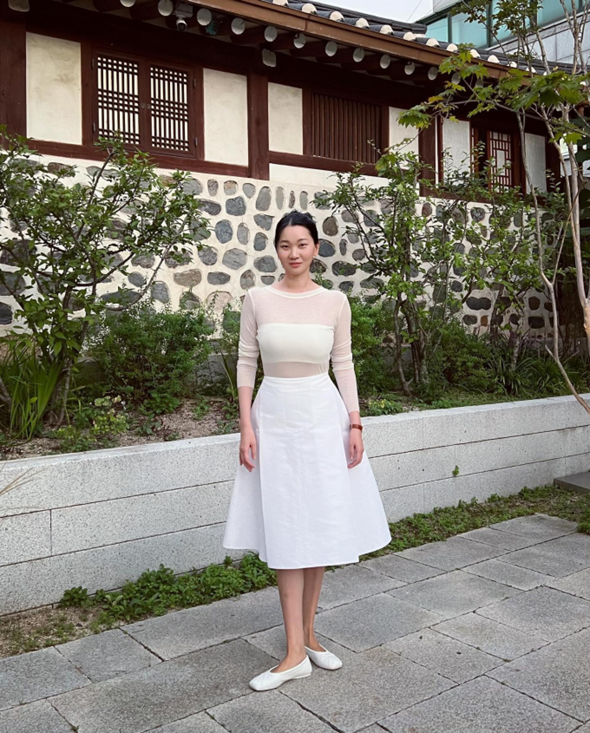 '플랫슈즈 신어도 8등신 비율' 장윤주, 시스루로 섹시 한 방울 더한 발레리나 룩