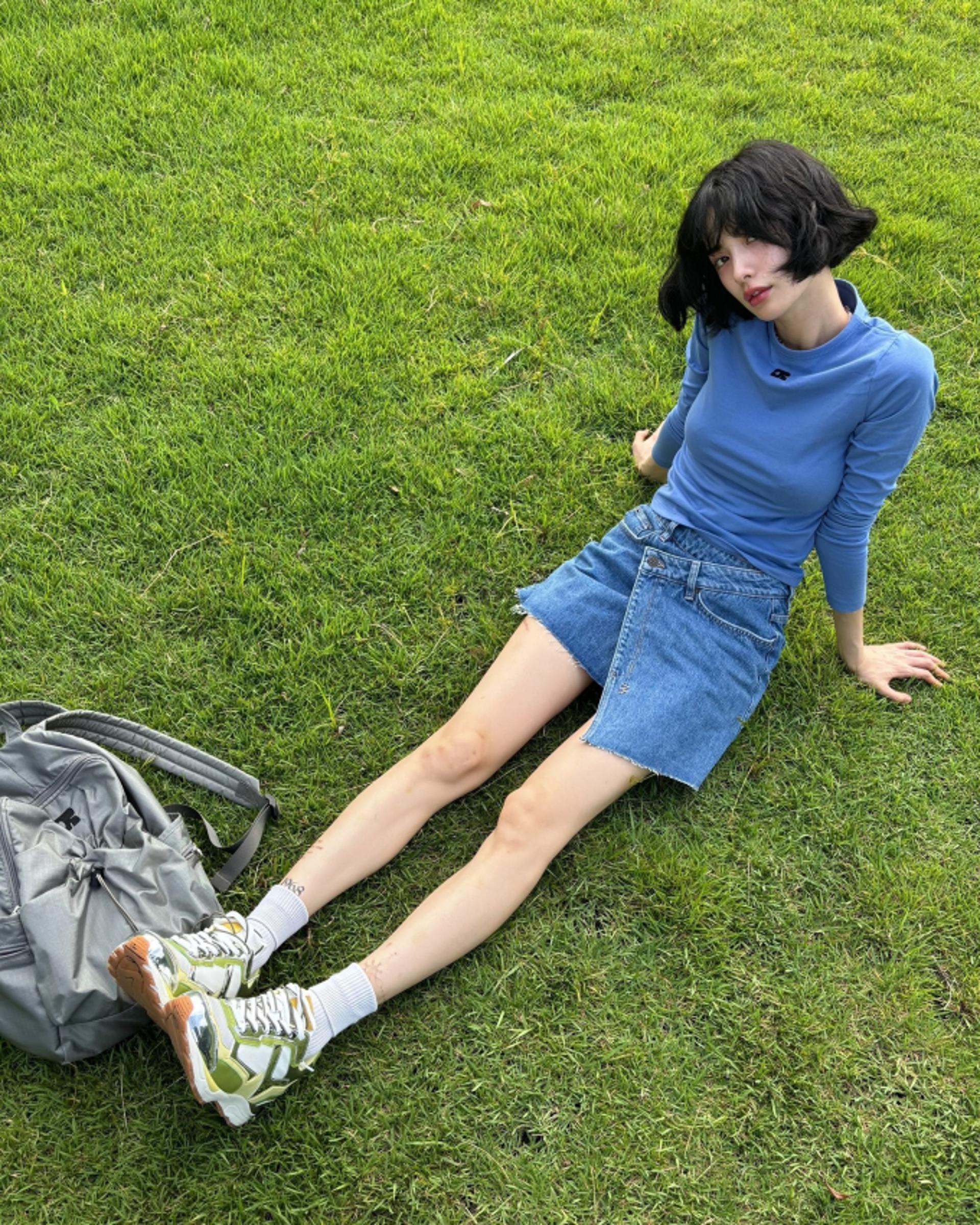 '신흥 단발좌' 나나, 청치마 입고 상큼미 발산