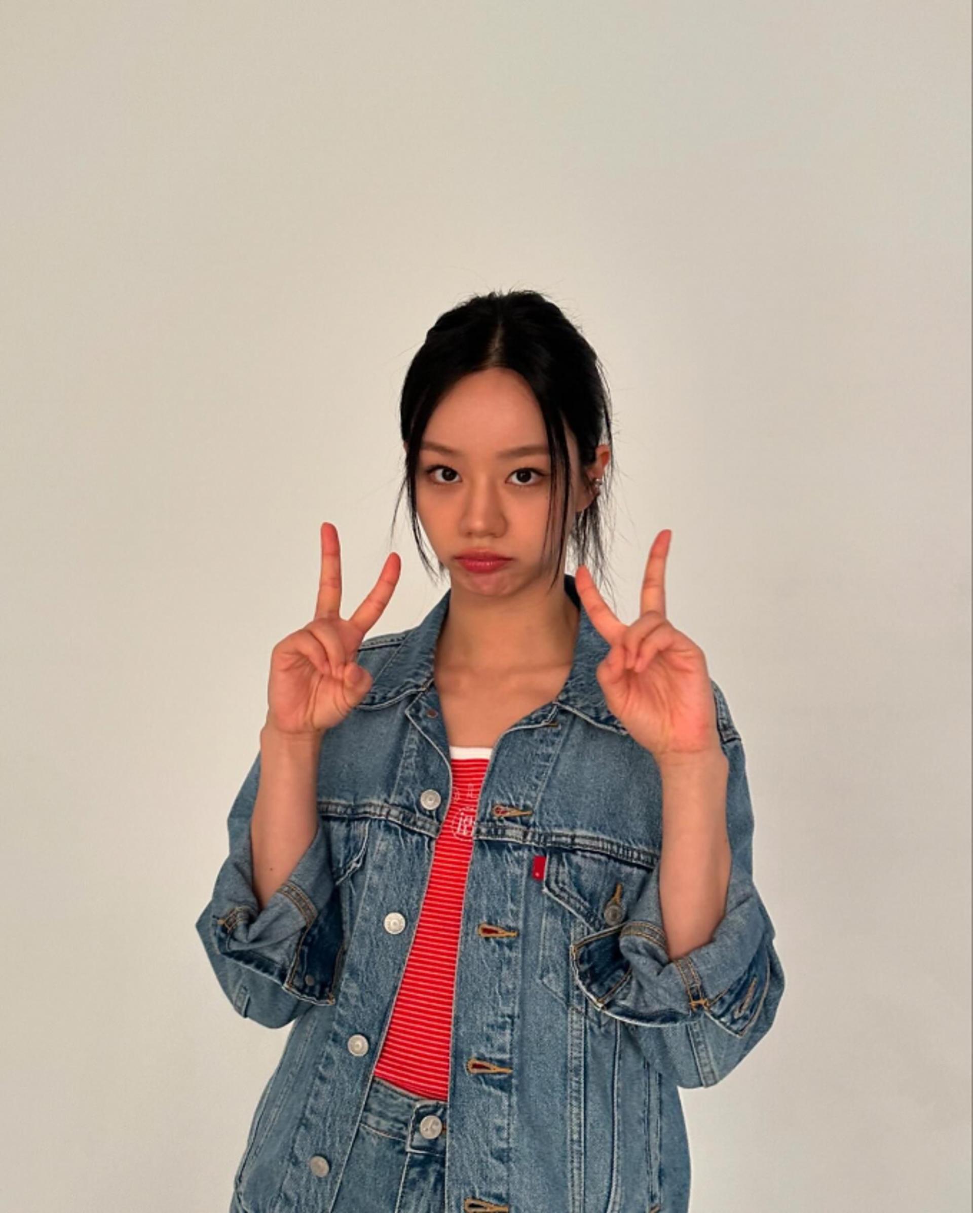 '빅토리' 혜리, 빨간색 포인트로 상큼미 UP 청청 패션