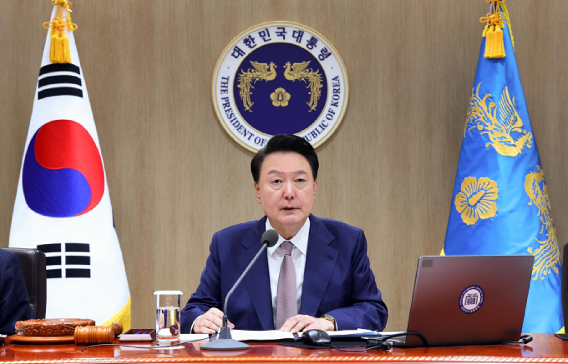 윤 대통령 "응급실 뺑뺑이, 필수의료 붕괴가 원인"