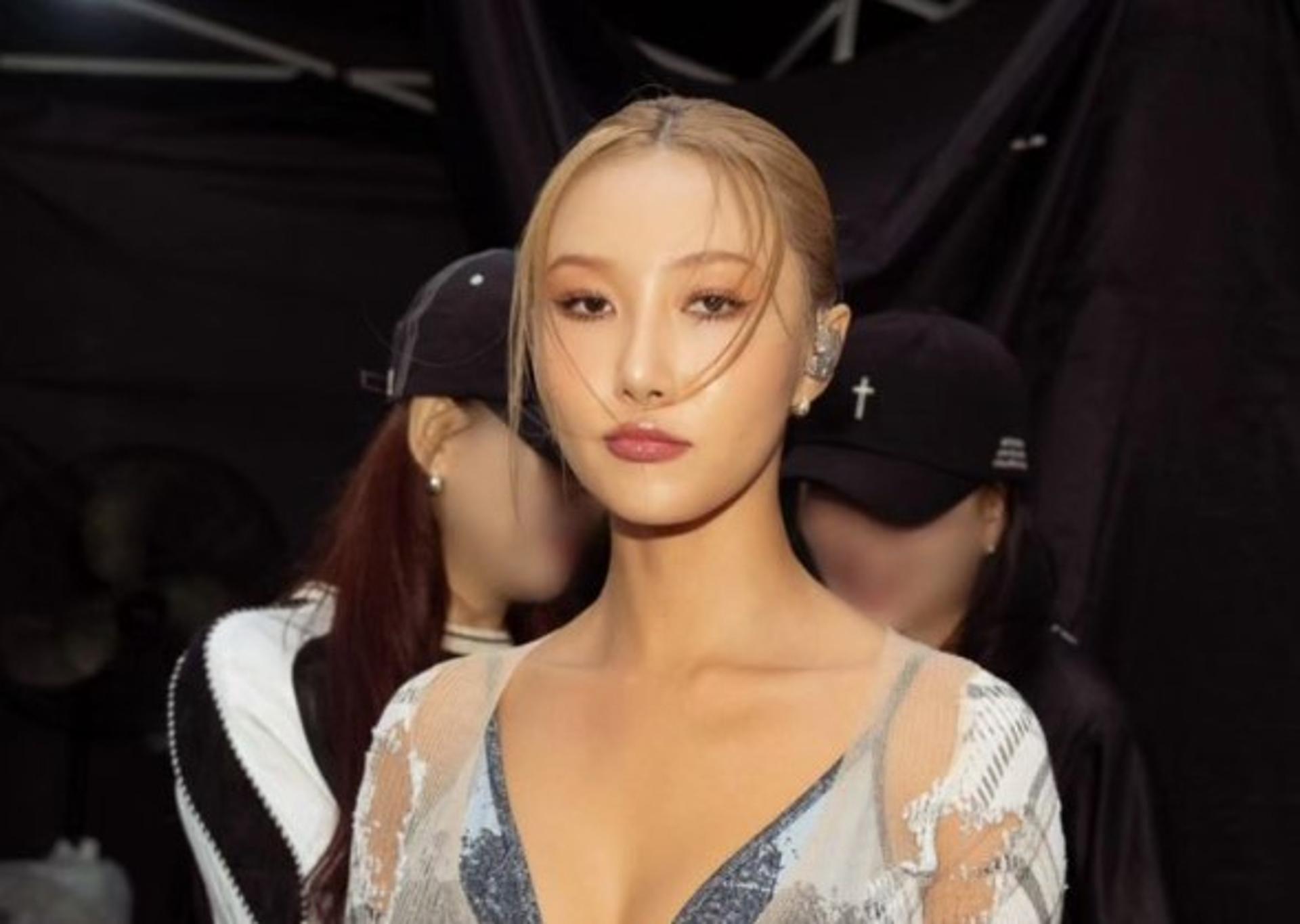 "속옷 입으면 체해"… 화사, '노브라 패션' 고집하는 이유