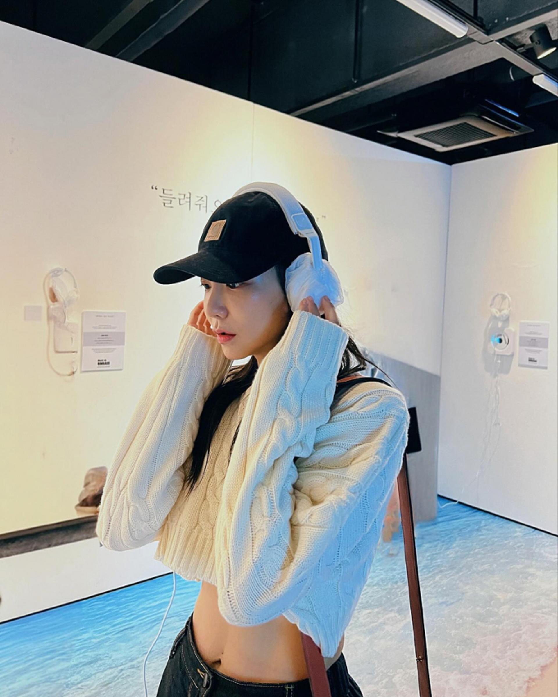 신소율, 11자 복근 늘씬 몸매! 감각적인 캐주얼룩