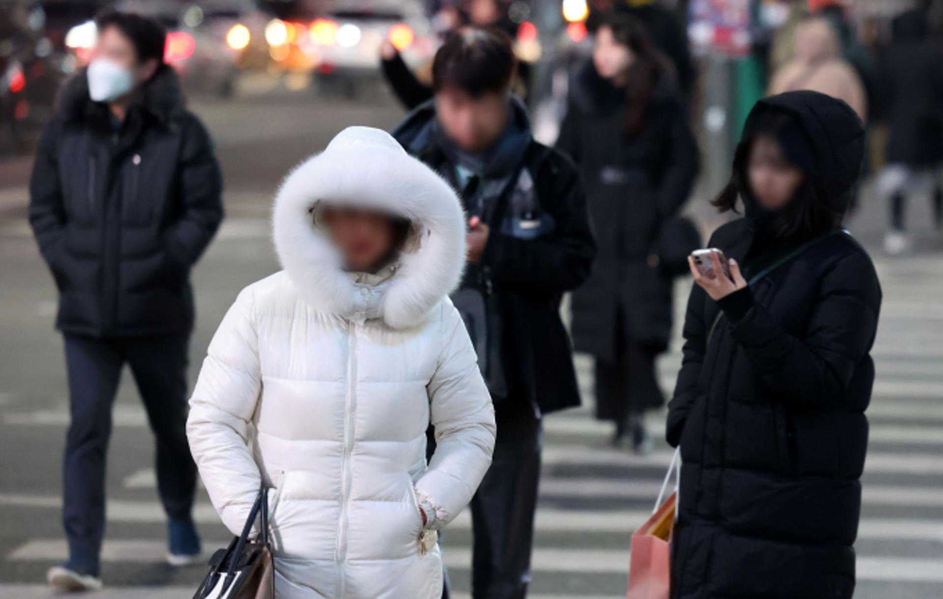 "이제 롱패딩 꺼내세요"… 올해 겨울 최강한파 찾아온다