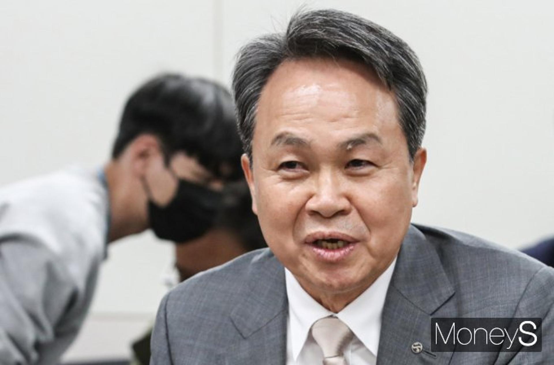 진옥동, 신한투자증권 금융사고에 사과 "1300억 손실, 내부통제 강화"