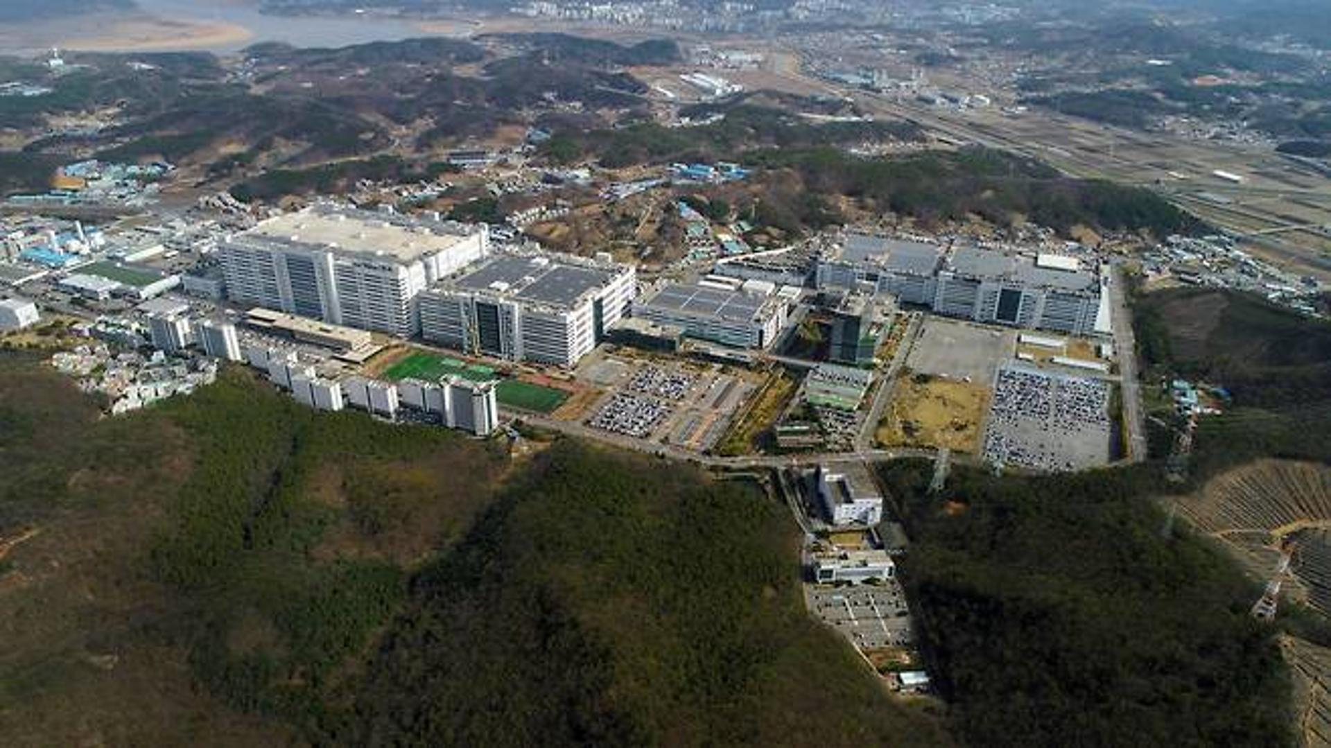 LG디스플레이, 3분기 영업손실 806억원… 적자폭 축소(상보)