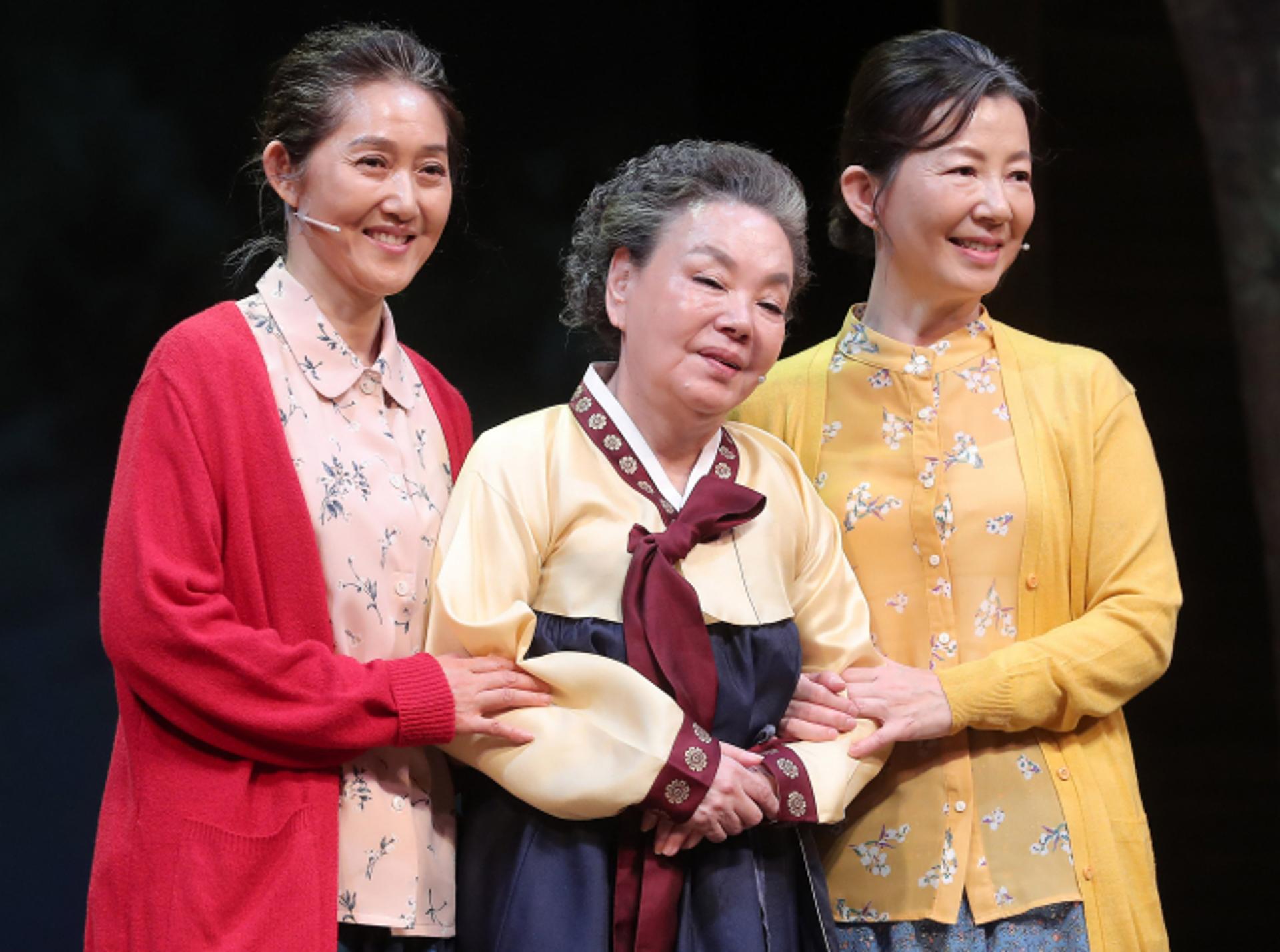 '국민배우' 김수미 별세에 애도 물결… 장례식장 홈페이지 '먹통'